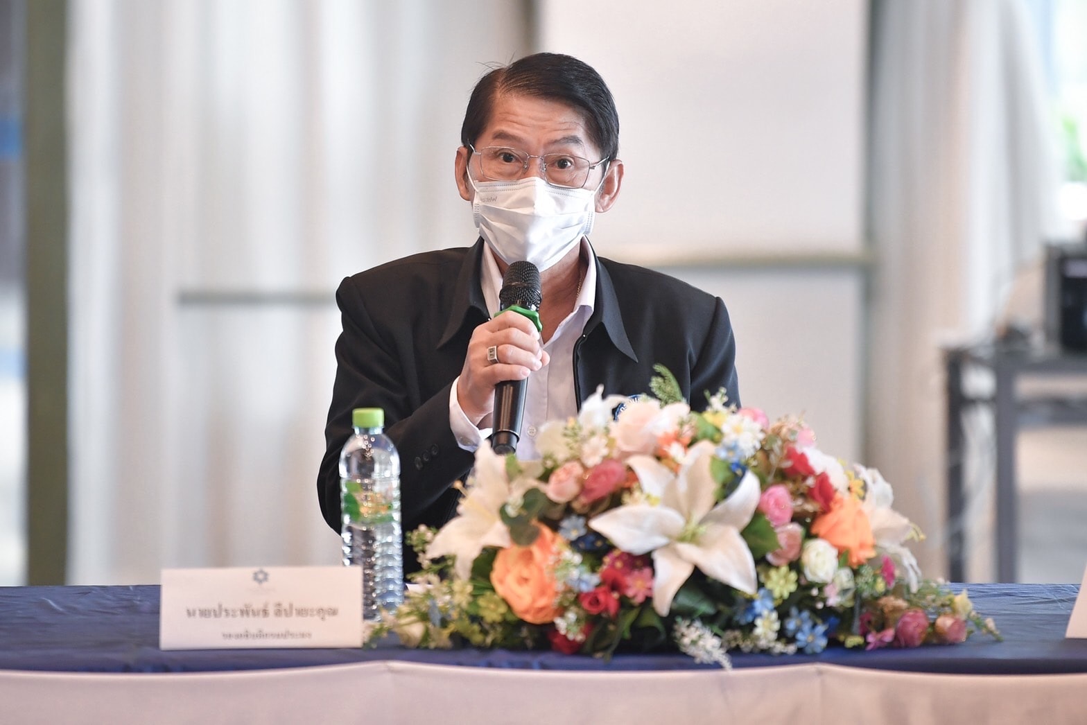 นายเฉลิมชัย สุวรรณรักษ์ อธิบดีกรมประมง มอบหมายให้นายประพันธ์ ลีปายะคุณ รองอธิบดีกรมประมง เป็นประธานการอภิปรายการสัมมนา 