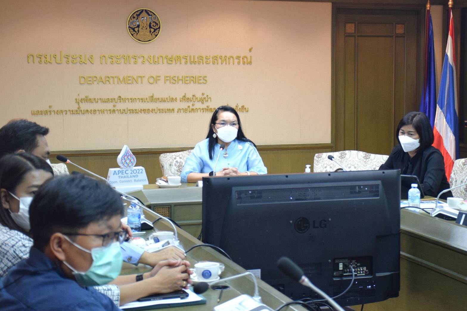 นางเพราลัย นุชหมอน รักษาการผู้ทรงคุณวุฒิด้านการจัดการประมง และนักวิชาการประมงที่เกี่ยวข้อง ประชุมแลกเปลี่ยนความรู้ทางวิชาการในการวิเคราะห์ข้อมูล big data ทางทะเล และความร่วมมือในการพัฒนาเทคโนโลยีและนวัตกรรมในการวิเคราะห์ข้อมูล (Data Anlalytics Innovation)