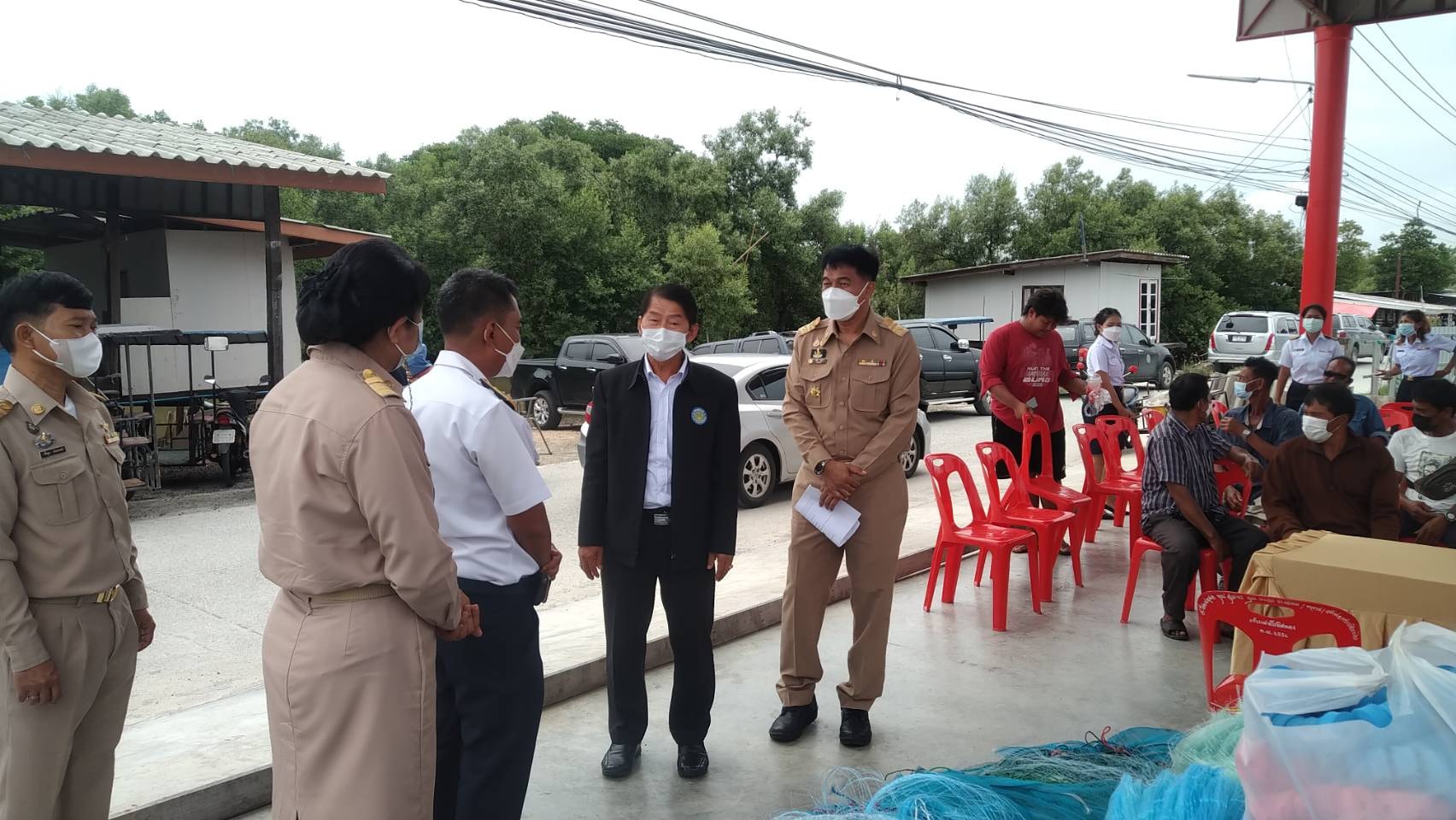 นายประพันธ์ ลีปายะคุณ รองอธิบดีกรมประมง ลงพื้นที่ติดตามผลการดำเนินงานโครงการพัฒนาอาชีพและส่งเสริมความเข้มแข็งของชุมชนประมง (กิจกรรมพัฒนาอาชีพชุมชนประมง) ขององค์กรชุมชนประมงท้องถิ่นกลุ่มประมงพื้นบ้านหงษ์ทอง ณ ศาลากลางบ้านหงษ์ทอง ต.สองคลอง อ.บางปะกง จ.ฉะเชิงเทรา..คลิก