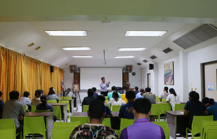 บรรยายเรื่องการจัดการขยะทางทะเลที่กระทบต่อภาพลักษณ์การท่องเที่ยว ด้วยการใช้พลังธรรมชาติ ผสมผสานการใช้เทคโนโลยีอย่างง่ายๆ ใกล้ตัวมาใช้งาน
