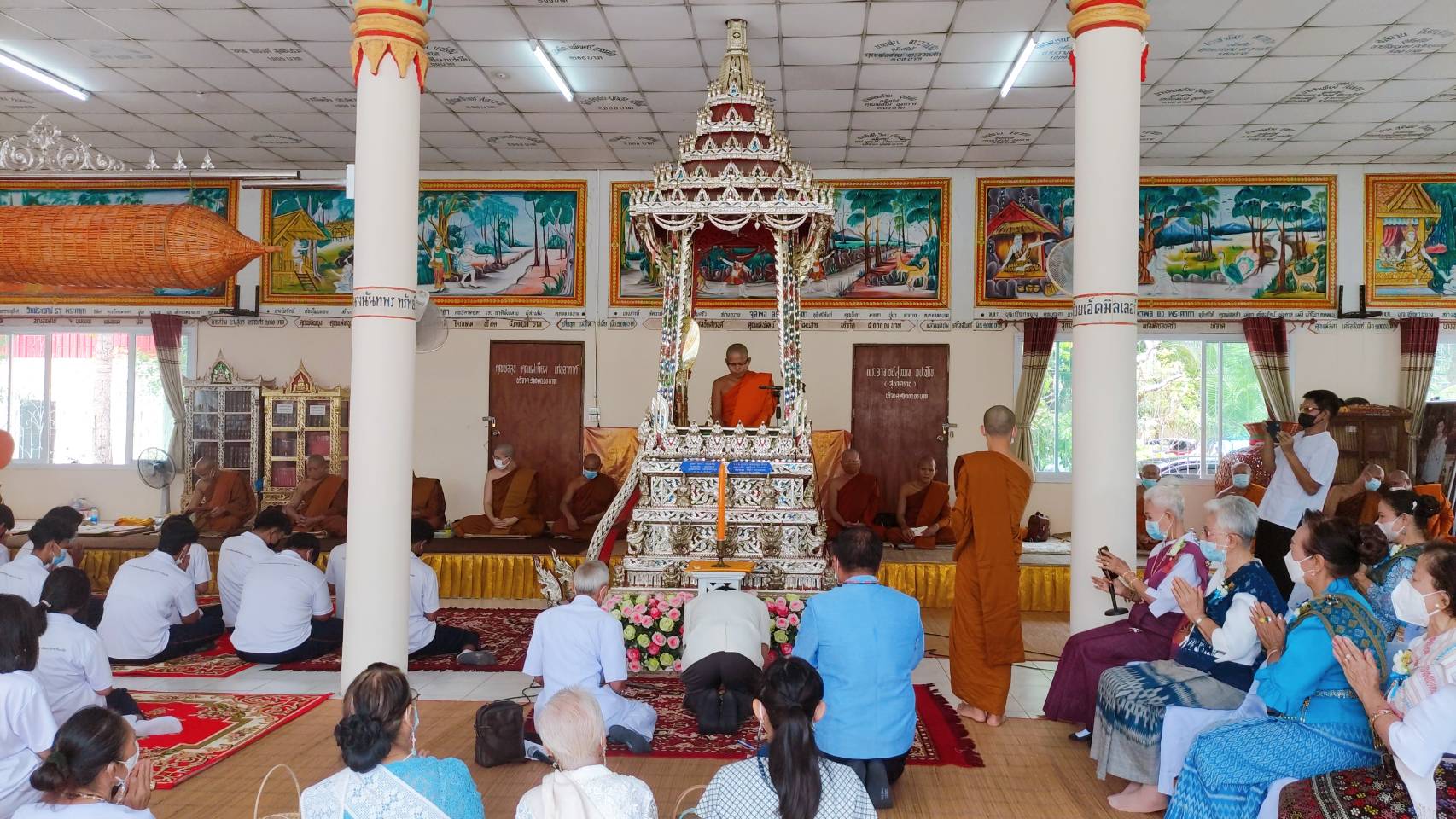 ร่วมโครงการอบรมคุณธรรมจริยธรรม ข้าราชการ นักการเมือง นักเรียน นักศึกษา และประชาชนทั่วไป เนื่องในเทศกาลเข้าพรรษา ประจำปี ๒๕๖๕..คลิก