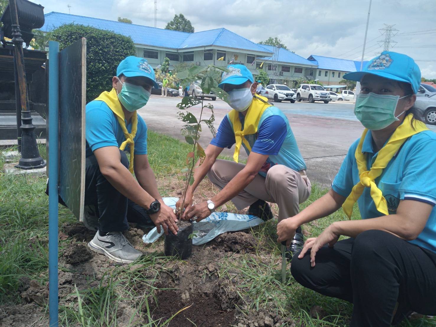 (อ.บางบัวทอง) กิจกรรมจิตอาสาฯ เนื่องในโอกาสมหามงคล เฉลิมพระชนมพรรษา 90 พรรษา สมเด็จพระนางเจ้าศิริกิตติ์ พระบรมราชินีนาถ พระบรมราชชนนีพันปีหลวง..คลิก