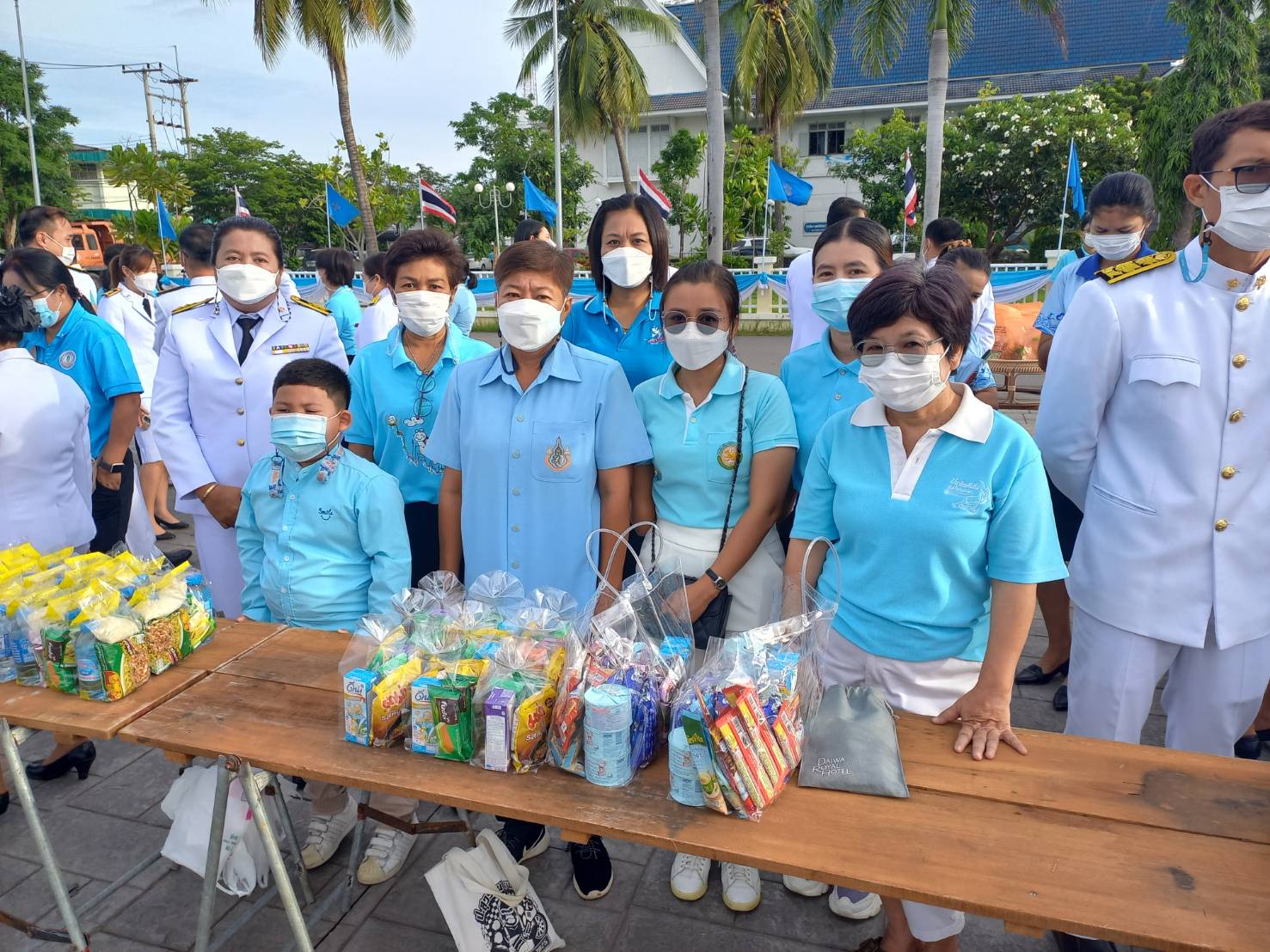เข้าร่วมพิธีทำบุญตักบาตรถวายพระราชกุศล ในกิจกรรมเฉลิมพระเกียรติ เฉลิมพระชนมพรรษา สมเด็จพระนางเจ้าสิริกิติ์ พระบรมราชชนนีพันปีหลวง เนื่องในโอกาส วันเฉลิมพระชนมพรรษา 12 สิงหาคม 2565