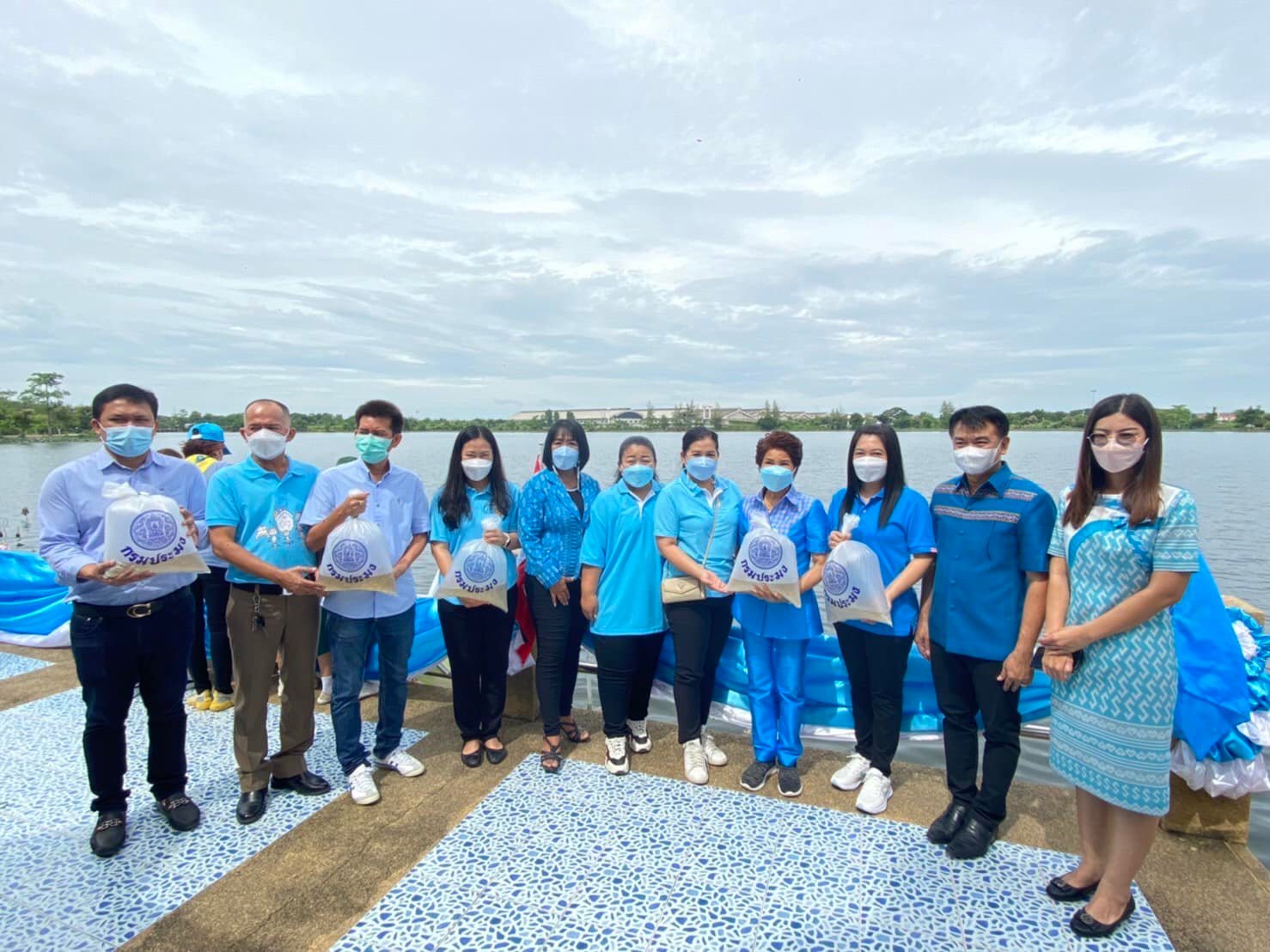 จัดกิจกรรมปล่อยพันธุ์สัตว์น้ำเพื่อเฉลิมพระเกียรติสมเด็จพระนางเจ้าสิริกิติ์ พระบรมราชินีนาถ พระบรมราชชนนีพันปีหลวง เนื่องในโอกาสมหามงคลเฉลิมพระชนมพรรษา 90 พรรษา..คลิก
