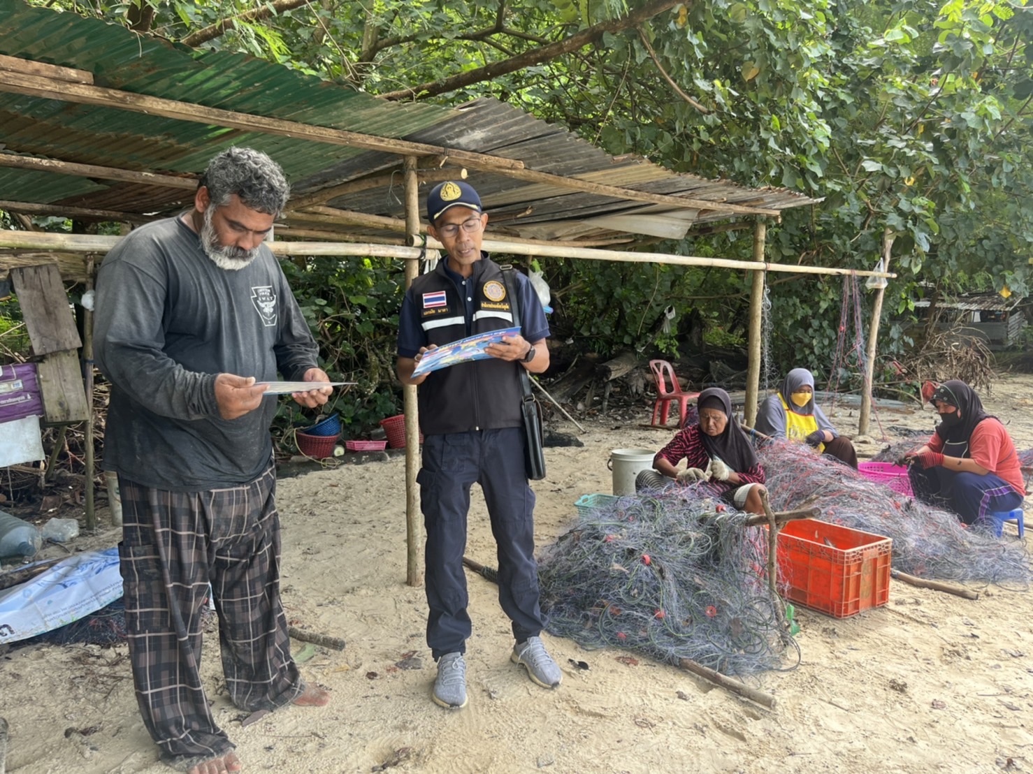 สำนักงานประมงจังหวัดภูเก็ต ลงพื้นที่มอบสื่อประชาสัมพันธ์ควบคุม”เฝ้าระวัง”พื้นที่ทำการประมงในบริเวณพื้นที่เสี่ยงต่อสัตว์ทะเลเลี้ยงลูกด้วยนม..คลิก