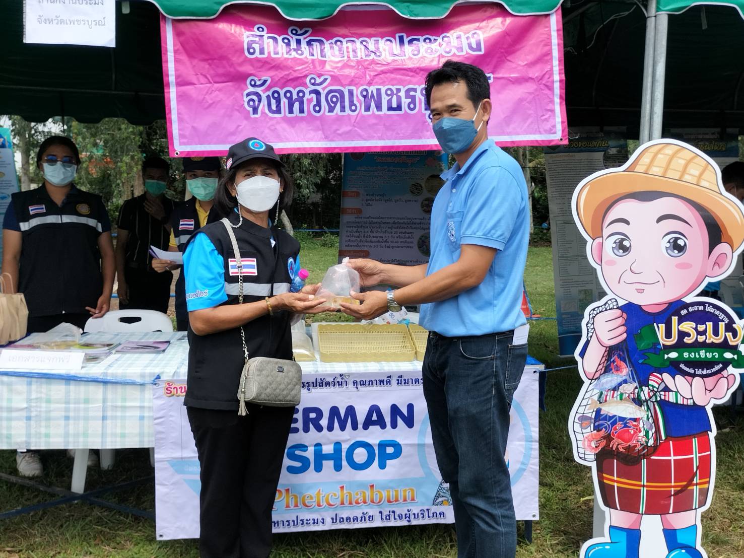 ออกให้บริการตามโครงการหน่วยบำบัดทุกข์ บำรุงสุข สร้างรอยยิ้มให้ประชาชน (จังหวัดเคลื่อนที่)..คลิก