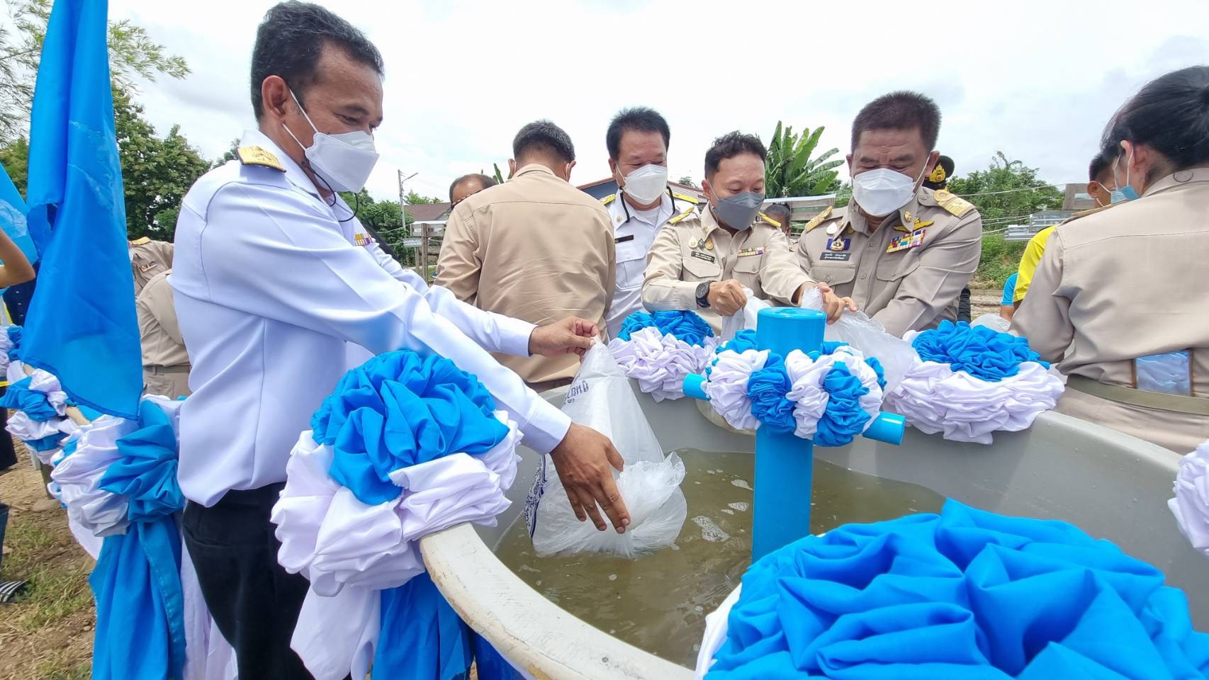 พิธีพิธีปล่อยพันธุ์สัตว์น้ำเฉลิมพระเกียรติ สมเด็จพระนางเจ้าสิริกิติ์  พระบรมราชินีนาถ พระบรมราชชนนีพันปีหลวง..คลิก