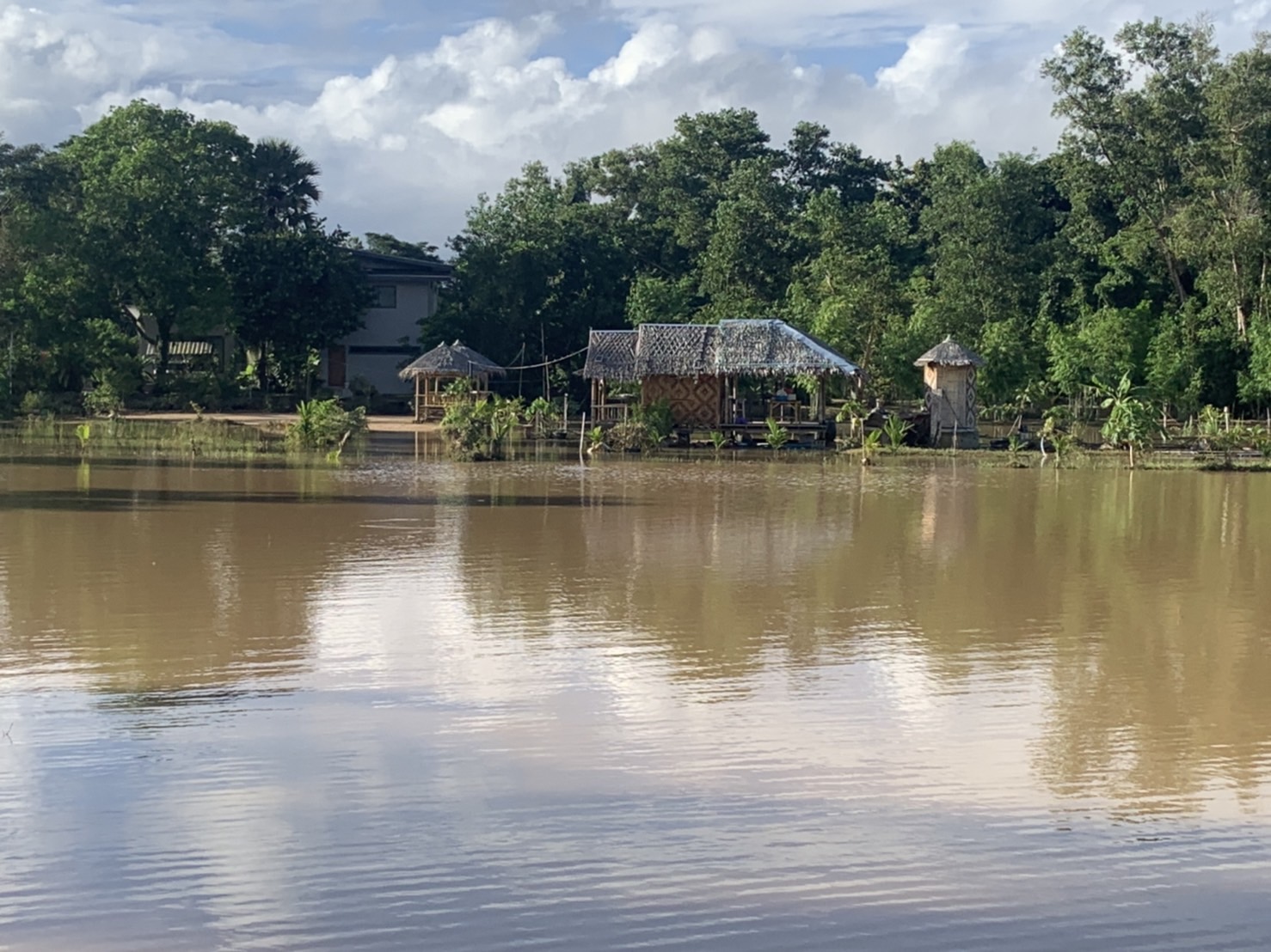 สำนักงานประมงจังหวัดภูเก็ตลงพื้นที่สำรวจข้อมูลเกษตรกรผู้เพาะเลี้ยงสัตว์น้ำผู้ได้รับเสียหาย จากกรณีเหตุภัยพิบัติธรรมชาติน้ำท่วมฉับพลันบ้านไม้ขาว ตำบลไม้ขาว อำเภอถลาง จังหวัดภูเก็ต..คลิก