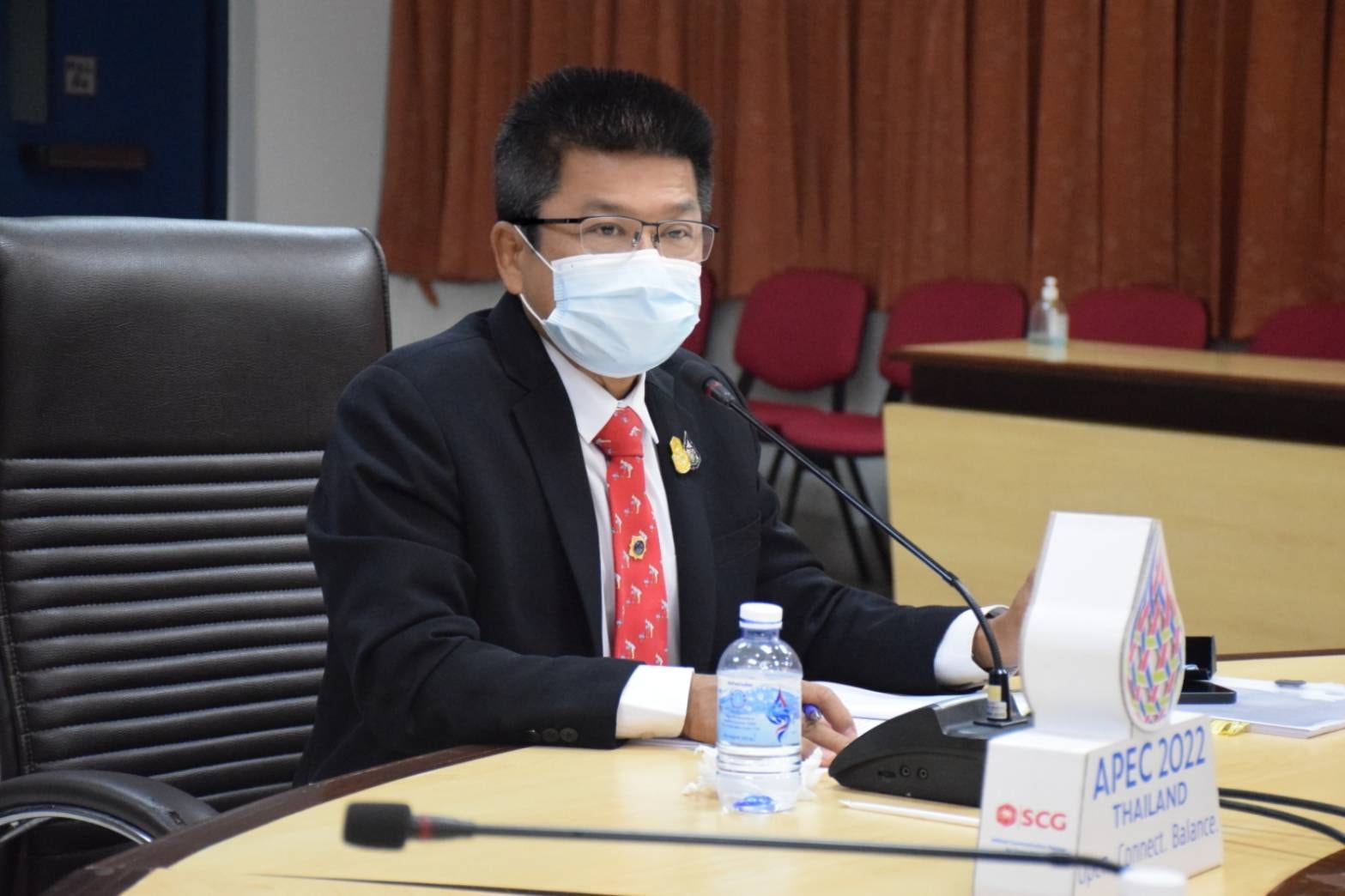 นายบัญชา สุขแก้ว รองอธิบดีกรมประมง ประชุมร่วมกับหน่วยงานที่เกี่ยวข้อง เพื่อหารือแนวทางการดำเนินโครงการน้ำมันเขียวสำหรับเรือประมง..คลิก