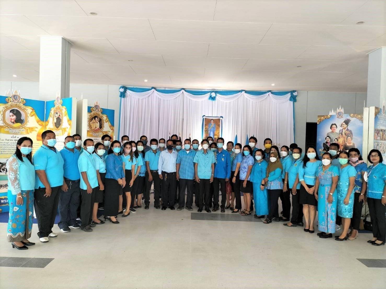 ประมงอำเภอเขาชัยสน ร่วมลงนามถวายพระพรชัยมงคลและเยี่ยมชมนิทรรศการ เฉลิมพระเกียรติ สมเด็จพระนางเจ้าสิริกิติ์ พระบรมราชินีนาถ พระบรมราชชนนีพันปีหลวง..คลิก