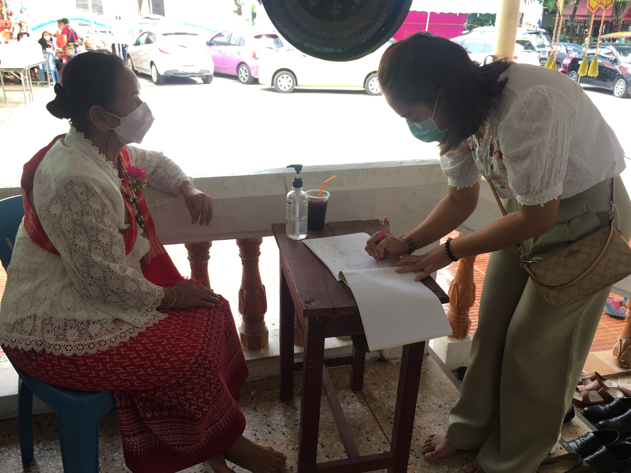 ร่วมฟังธรรมประจำวันตามโครงการอบรมพัฒนาคุณธรรม จริยธรรม ข้าราชการ นักการเมือง นักศึกษา และประชาชนทั่วไป ในเทศกาลเข้าพรรษา ประจำปี ๒๕๖๕..คลิก