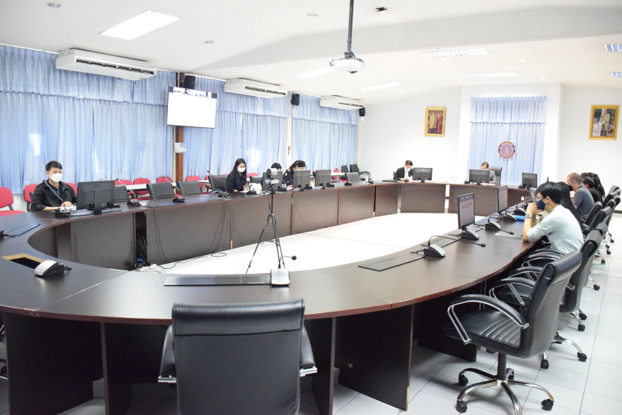 นายเฉลิมชัย สุวรรณรักษ์ อธิบดีกรมประมง เป็นประธานการประชุมคณะกรรมการมาตรการทางปกครอง ร่วมกับเจ้าหน้าที่และผู้แทนหน่วยงานที่เกี่ยวข้อง..คลิก