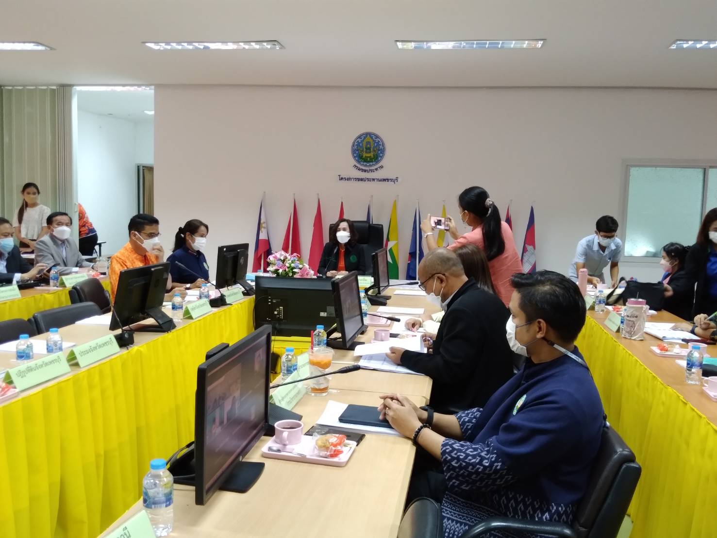เข้าร่วมประชุมการตรวจติดตามผลการดำเนินงานตามแผนปฏิบัติราชการและการขับเคลื่อนแบบบูรณาการในพื้นที่ของผู้ตรวจราชการกระทรวงเกษตรและสหกรณ์ ประจำปีงบประมาณ พ.ศ. ๒๕๖๕ รอบที่ ๒..คลิก