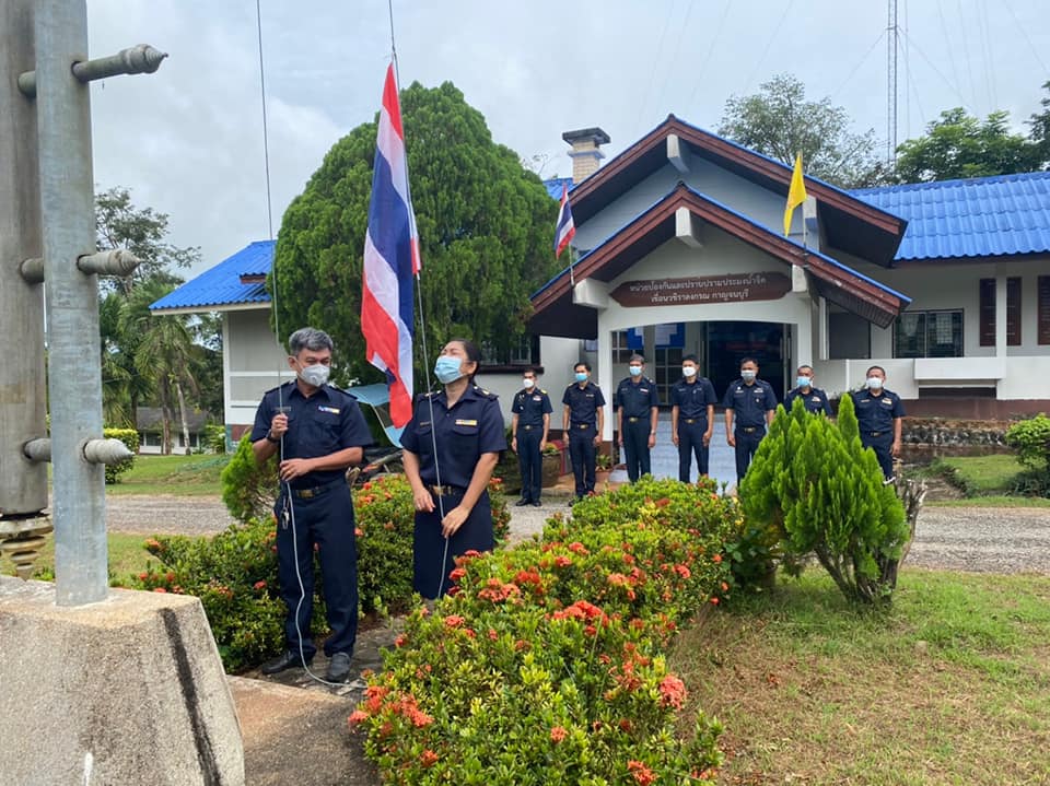 เข้าแถวเคารพธงชาติ ฝึกระเบียบแถว ตรวจเครื่องแต่งกาย เตรียมการประชุมสรุปผลปฏิบัติงาน