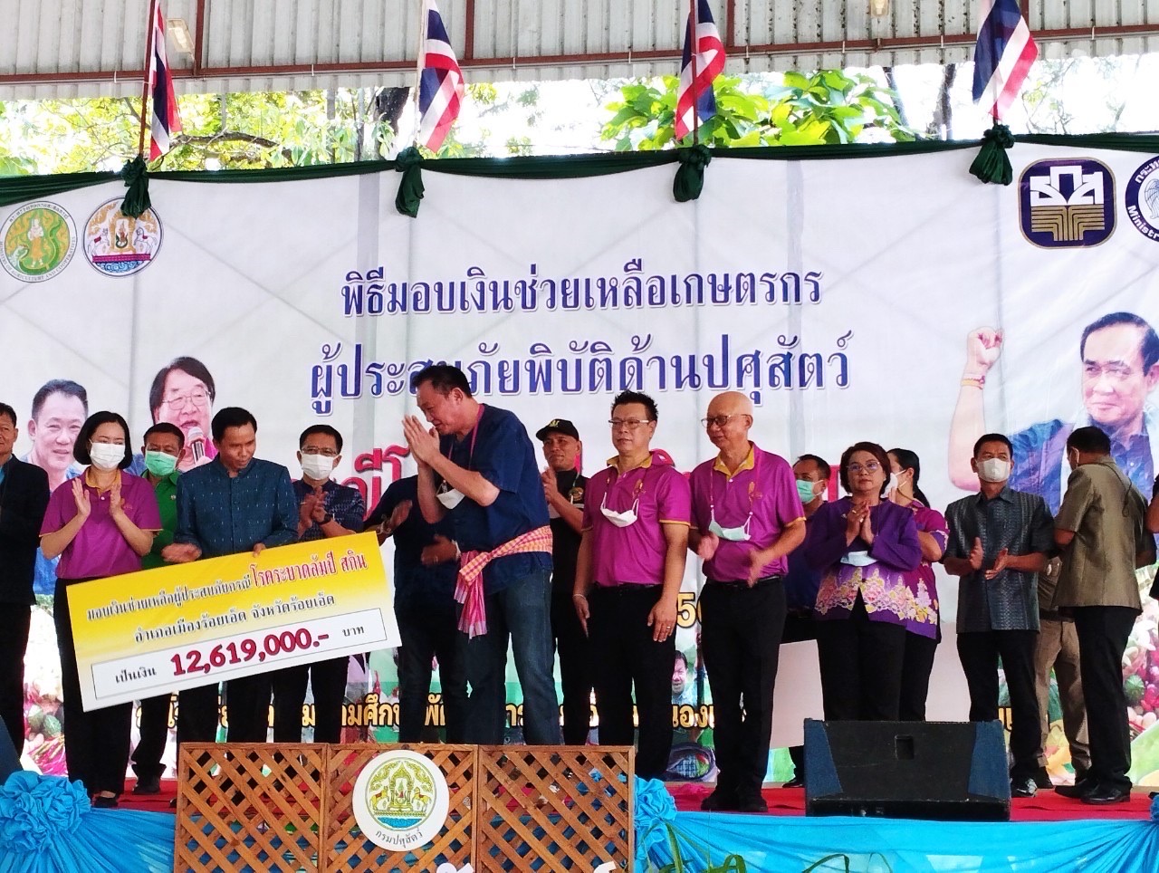 ร่วมต้อนรับ-ส่ง การเดินทางมาราชการของนายประภัตร  โพธสุธน รัฐมนตรีช่วยว่าการกระทรวงเกษตรและสหกรณ์ พร้อมด้วยนายวราวุธ  ศิลปะอาชา รัฐมนตรีกระทรวงทรัพยากรธรรมชาติและสิ่งแวดล้อม ในพื้นที่จังหวัดร้อยเอ็ด..คลิก