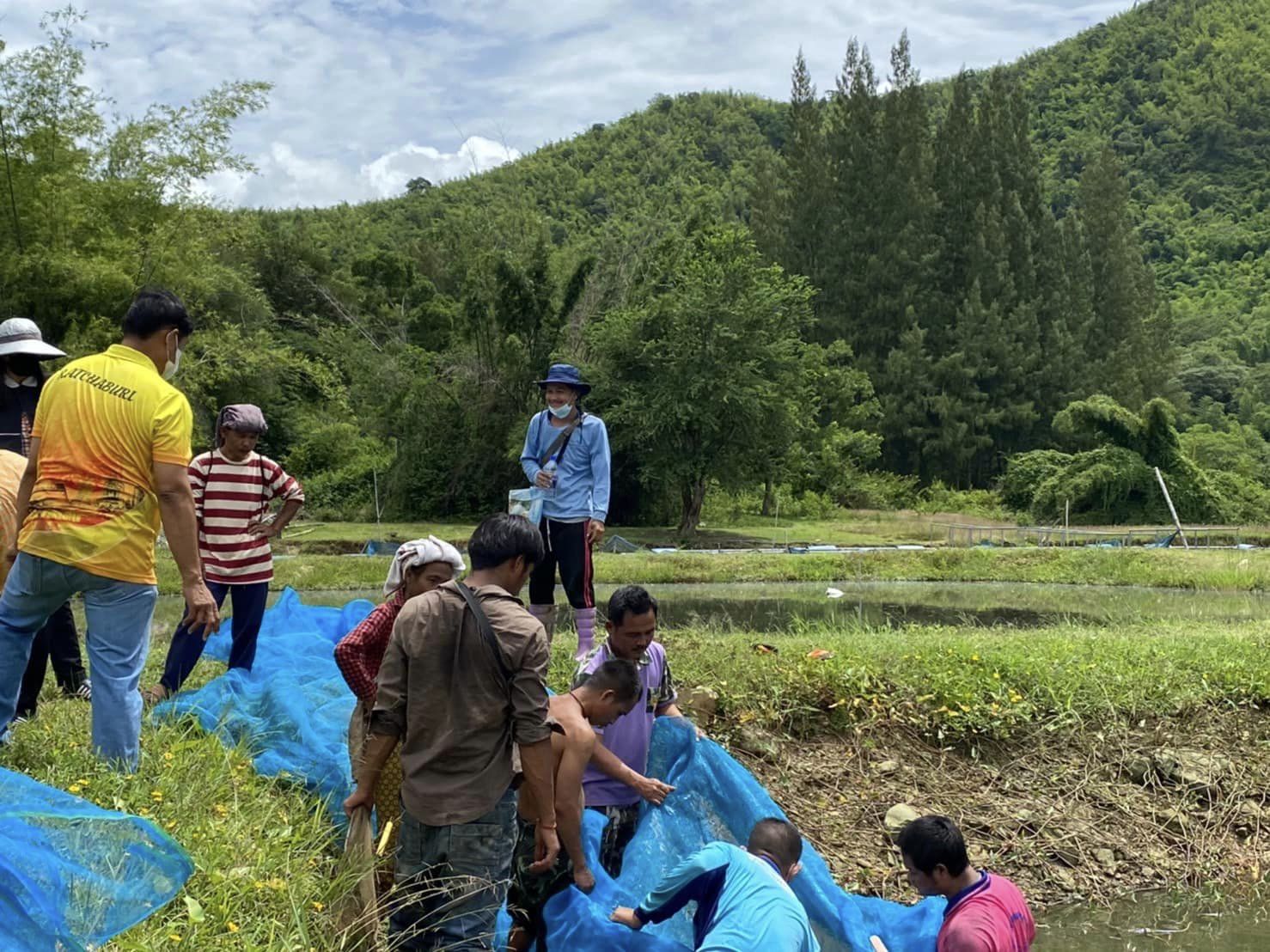 ลงพื้นที่ดำเนินงานร่วมกับเจ้าหน้าที่โครงการศูนย์การเรียนรู้ด้านการประมงบ้านหนองตาดั้ง..คลิก