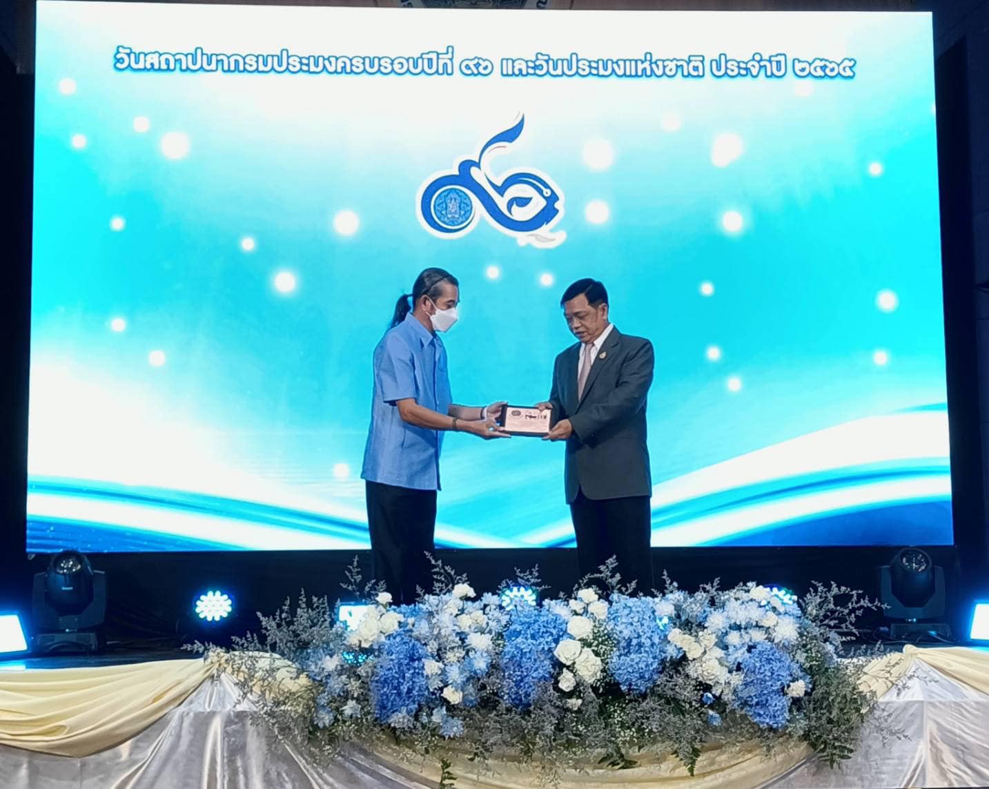 ร่วมแสดงความยินดีกับเกษตรกรดีเด่นประเภทสาขาอาชีพเพาะเลี้ยงปลาสวยงามและพรรณไม้น้ำ รางวัลรองชนะเลิศ อันดับ 2..คลิก