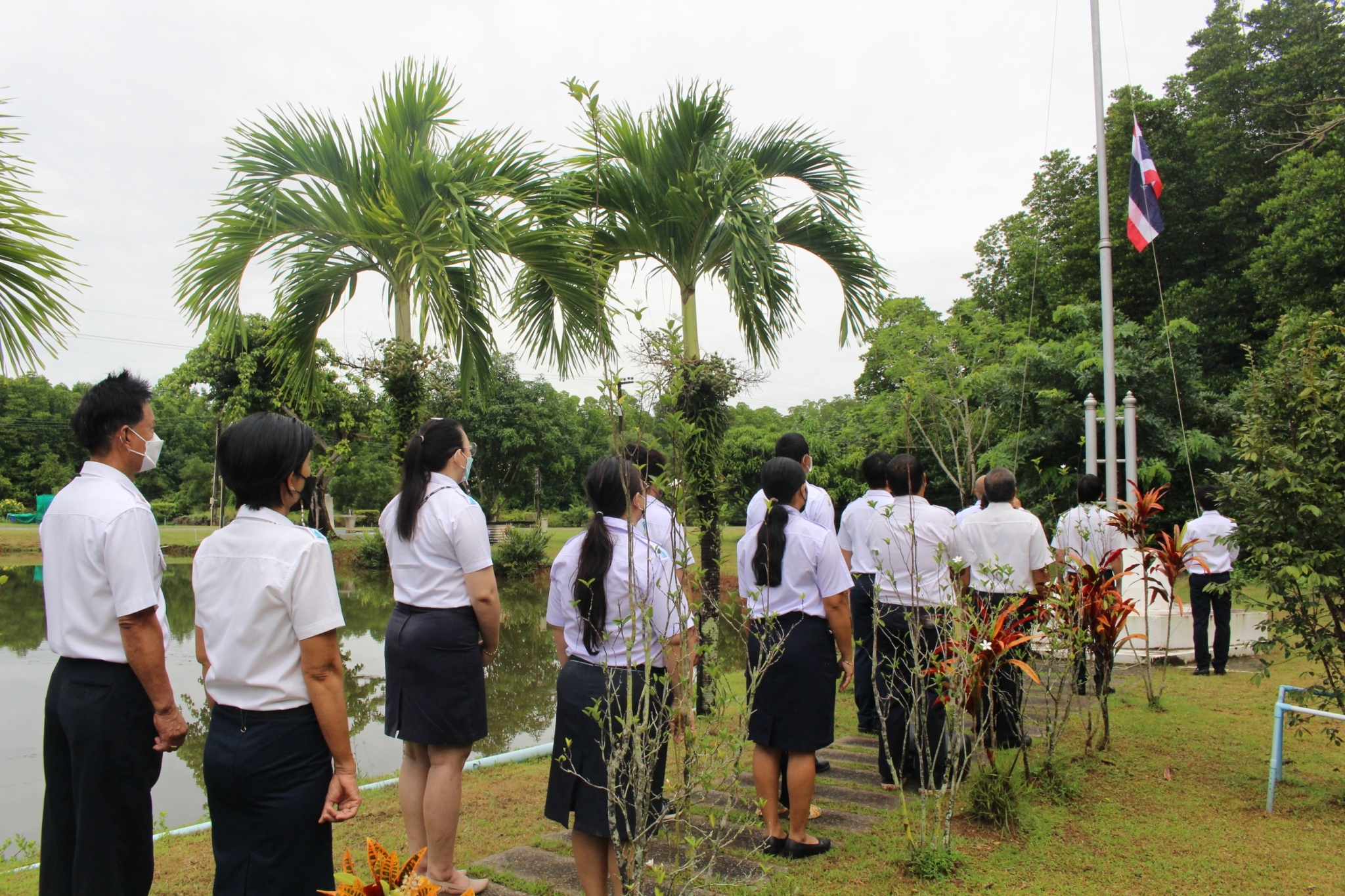 ศูนย์วิจัยและพัฒนาการเพาะเลี้ยงสัตว์น้ำชายฝั่งจันทบุรี ร่วมทำกิจกรรมเนื่องในวันพระราชทานธงชาติไทย 28 กันยายน (Thai National Flag Day) ประจำปี 2565..คลิก