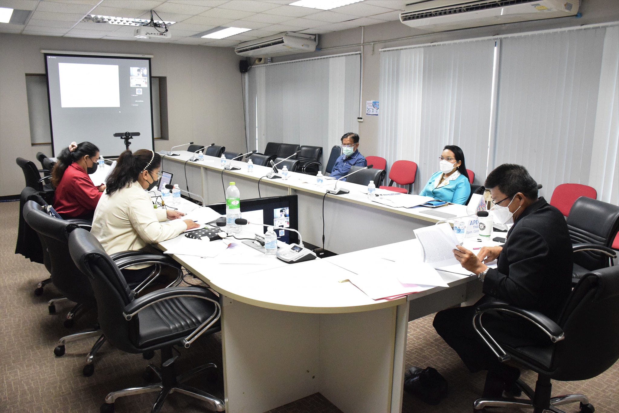 นายบัญชา สุขแก้ว รองอธิบดีกรมประมง เป็นประธานการประชุมคณะกรรมการตัดสินการประกวดผลงานสร้างสรรค์งานบริการ