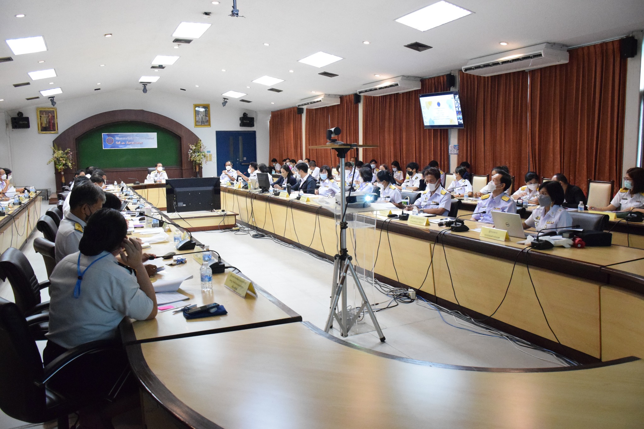 นายเฉลิมชัย สุวรรณรักษ์ อธิบดีกรมประมง เป็นประธานการประชุมผู้บริหารกรมประมง ครั้งที่ 5/2565..คลิก
