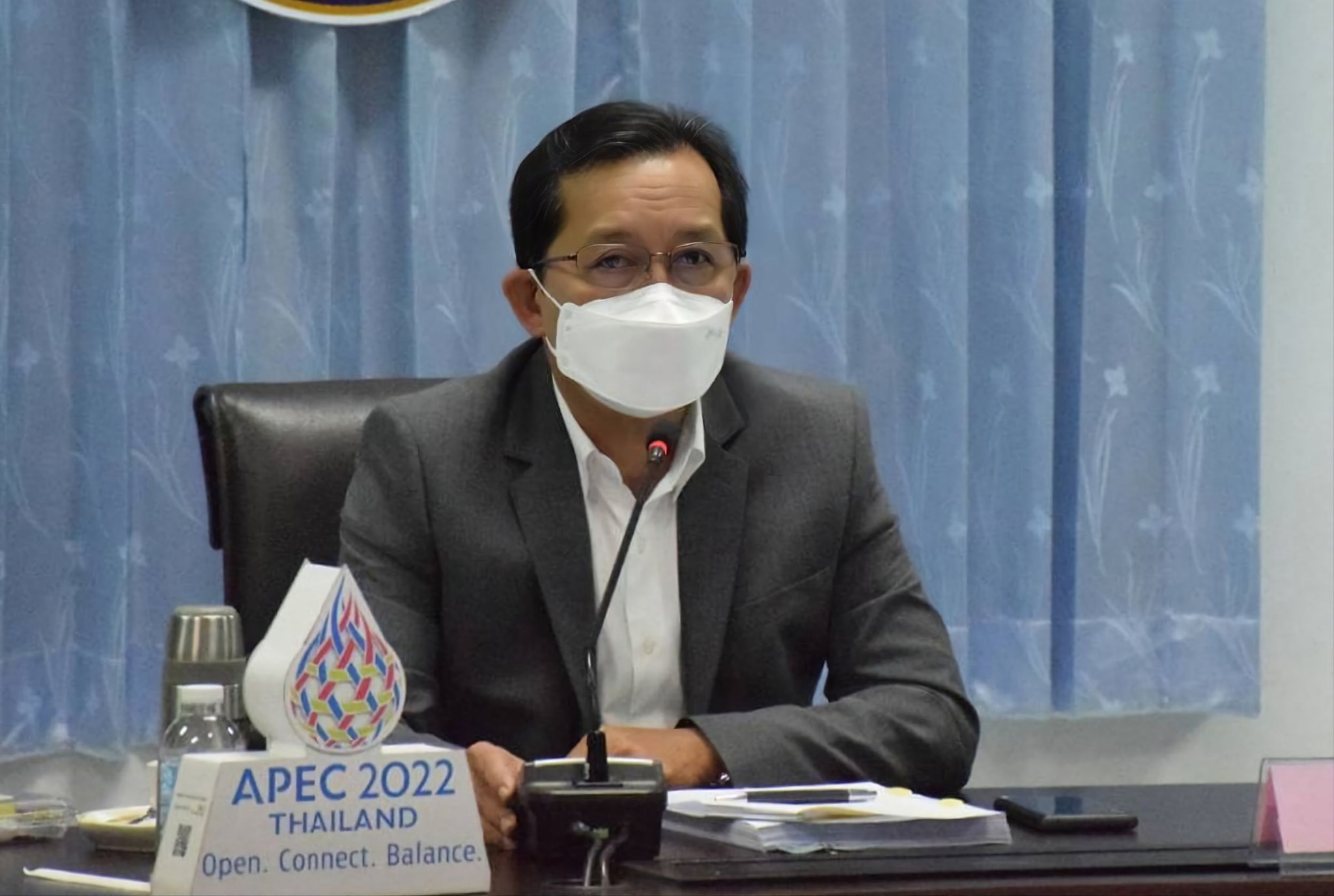 นายเฉลิมชัย สุวรรณรักษ์ อธิบดีกรมประมง เป็นประธานการประชุมผ่านระบบ Hybrid Meetings เพื่อติดตามการดำเนินงานป้องกันการทำประมง IUU ในรอบปี 2565..คลิก
