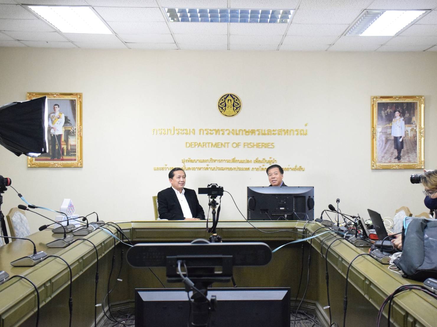 นายเฉลิมชัย สุวรรณรักษ์ อธิบดีกรมประมง บันทึกเทปให้สัมภาษณ์รายการ Fisheries Talk ของคณะประมง มหาวิทยาลัยเกษตรศาสตร์ ในฐานะศิษย์เก่าดีเด่น ประจำปี 2565
