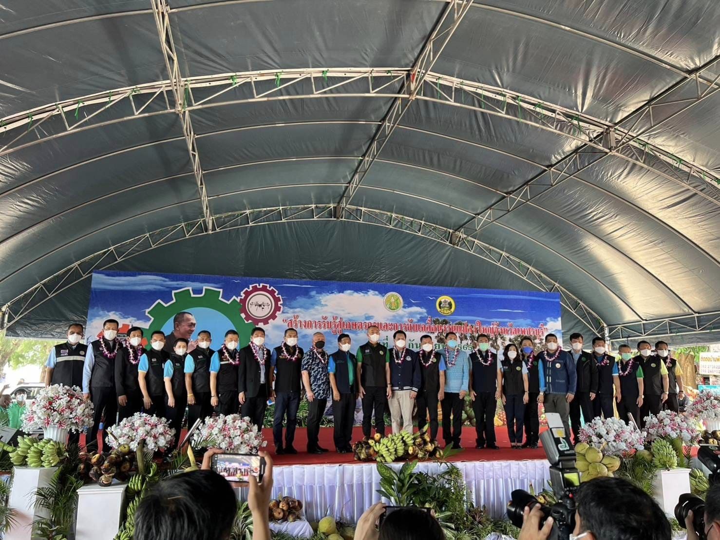 รัฐมนตรีว่าการกระทรวงเกษตรและสหกรณ์ (ดร.เฉลิมชัย ศรีอ่อน) ลงพื้นที่ ณ ชายทะเลหาดเจ้าสำราญ อ.เมือง จ.เพชรบุรี..คลิก