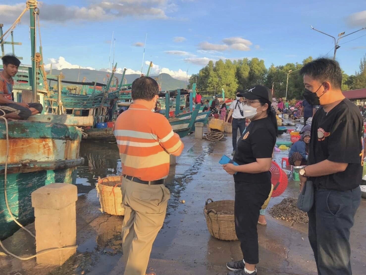 นางเพราลัย นุชหมอน รักษาการผู้ทรงคุณวุฒิด้านการจัดการประมง เดินทางไปยังประเทศกัมพูชา เพื่อแลกเปลี่ยนความรู้และประสบการณ์ด้านการจัดการประมง