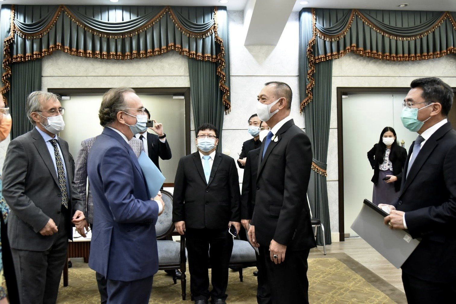 ร่วมให้การต้อนรับ นายเฟลิเป เด โมเรนา กาซาโด (H.E. Mr. Felipe de la Morena Casado) เอกอัครราชทูตราชอาณาจักรสเปน ประจำประเทศไทย และคณะ เข้าเยี่ยมคารวะรัฐมนตรีว่าการกระทรวงเกษตรและสหกรณ์ (นายเฉลิมชัย ศรีอ่อน) เนื่องในโอกาสการเข้ารับตำแหน่ง