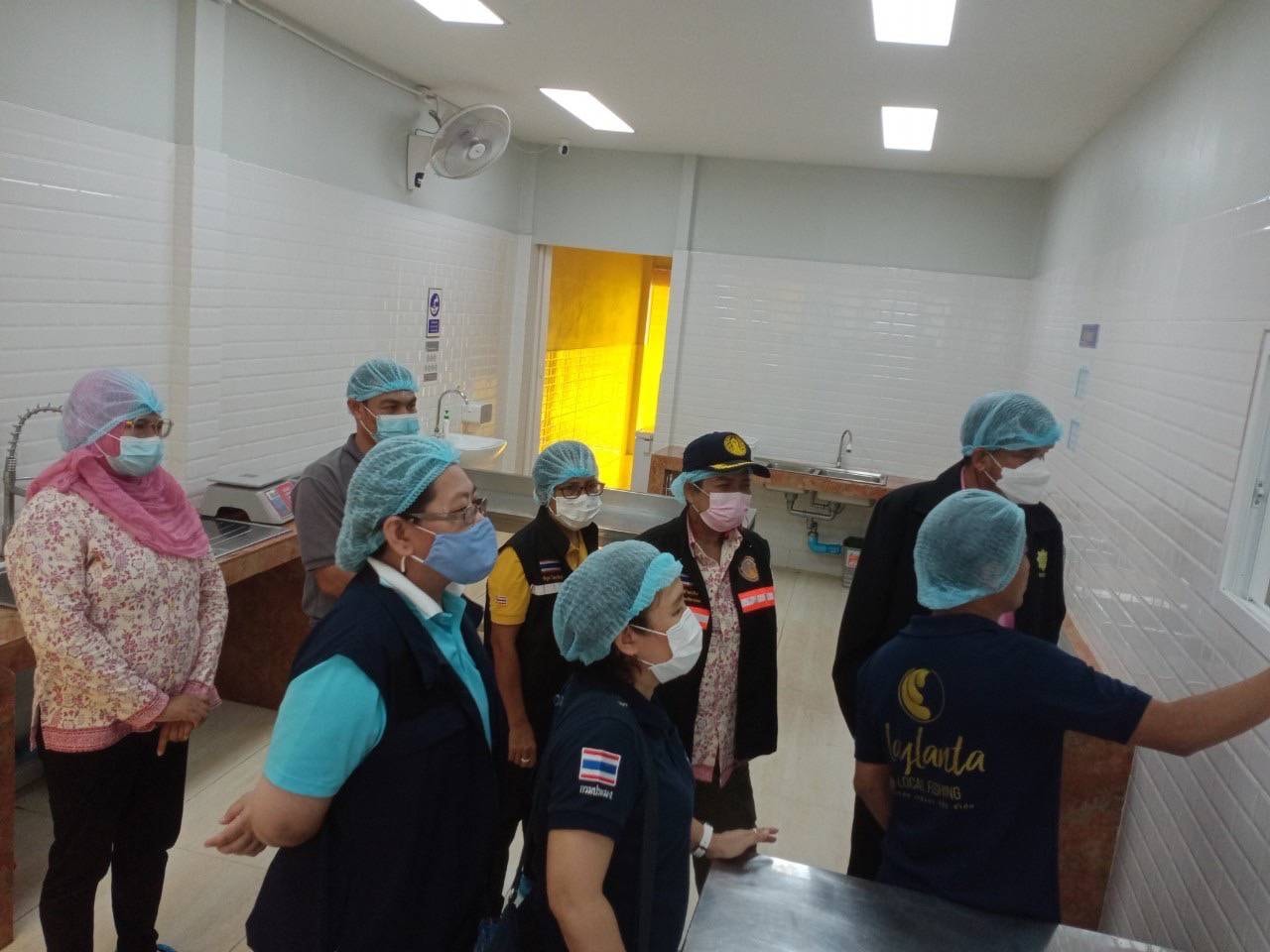 นายแสน ศรีงาม ผู้ตรวจราชการกรมประมง เข้าพบปะพร้อมให้คำแนะนำแนวทางการเข้าสู่มาตรฐานประมงพื้นบ้านอย่างยั่งยืนและการแปรรูปมาตรฐานสินค้าประมงพื้นบ้านให้แก่เกษตรกรกลุ่มอาหารทะเลแปรรูป บ้านคลองยวน ตำบลตลิ่งชัน อำเภอเหนือคลอง จังหวัดกระบี่..คลิก