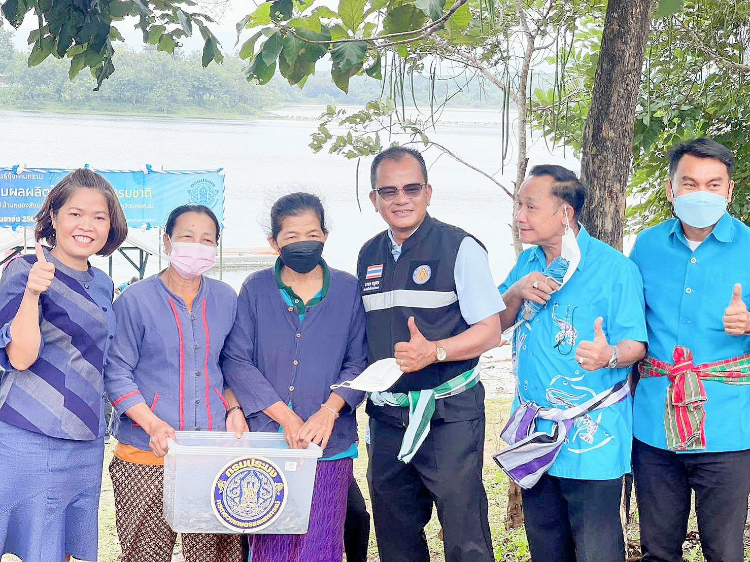 นายเฉลิมชัย สุวรรณรักษ์ อธิบดีกรมประมงมอบหมายให้นายมานพ หนูสอน รองอธิบดีกรมประมง ลงพื้นที่ตรวจราชการ และเป็นประธานปล่อยพันธ์ุกุ้งก้ามกราม จำนวน 225,000 ตัว ภายใต้โครงการเพิ่มผลผลิตสัตว์น้ำในแหล่งน้ำในชุมชนเพื่อสร้างความมั่นคงด้านอาหาร ประจำปี 2565..คลิก