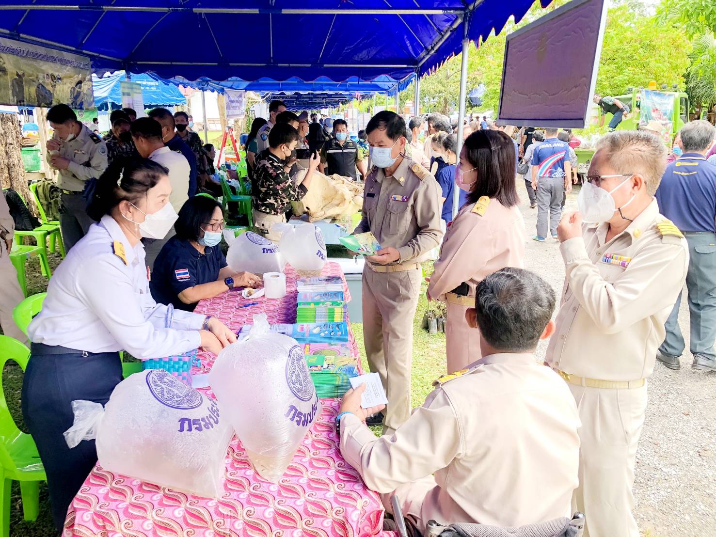 กิจกรรมหน่วยแพทย์อาสา(พอ.สว.)และโครงการคลินิกเกษตรเคลื่อนที่ จังหวัดแพร่ ปีงบประมาณ พ.ศ.๒๕๖๕..คลิก