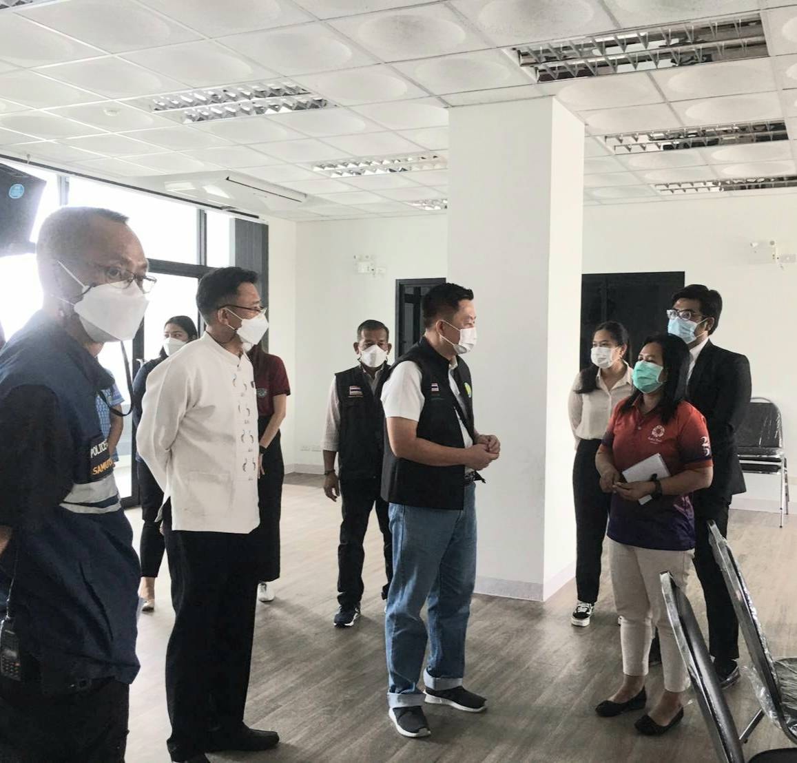 ดร.ถาวร ทันใจ รองอธิบดีกรมประมง เข้าตรวจเยี่ยมและติดตามการทำงานของศูนย์บริหารจัดการด่านตรวจประมงเขต 5 จังหวัดสมุทรสาคร กองตรวจสอบเรือประมง สินค้าสัตว์น้ำ และปัจจัยการผลิต