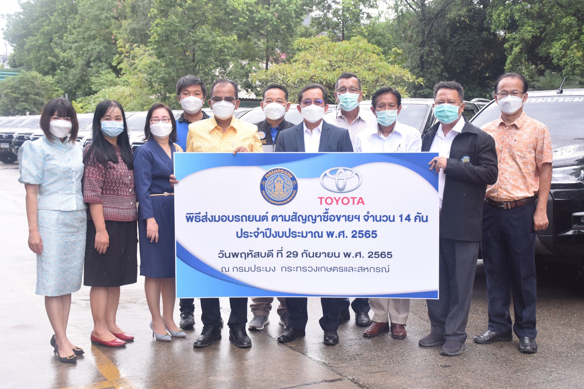 นายเฉลิมชัย สุวรรณรักษ์ อธิบดีกรมประมง ให้เกียรติเป็นประธานในพิธีส่งมอบครุภัณฑ์ ยานพาหนะและขนส่ง จำนวน 14 คัน ซึ่งจัดซื้อจากงบประมาณรายจ่ายประจำปี พ.ศ. 2565..คลิก