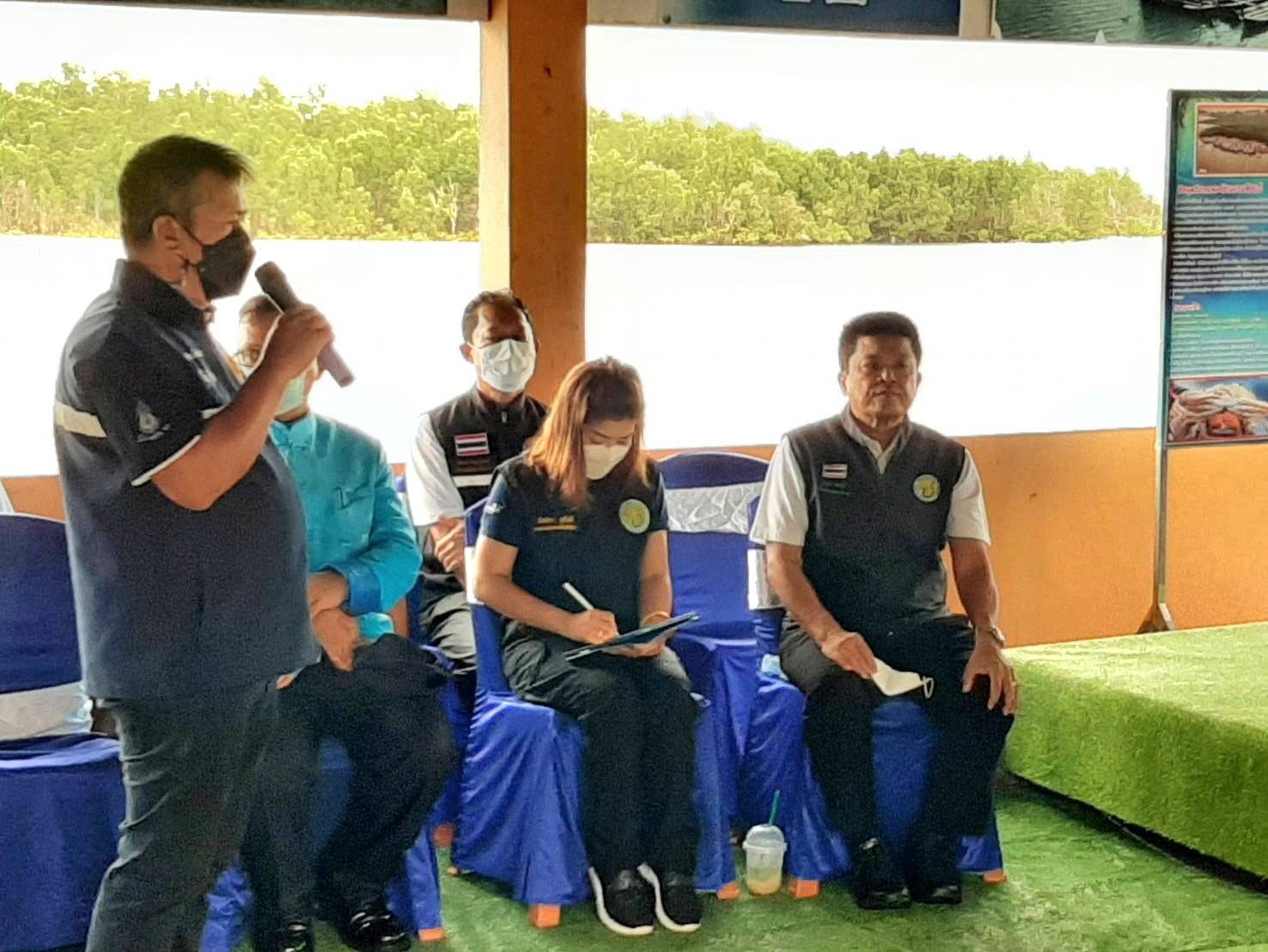 นายบัญชา สุขแก้ว รองอธิบดีกรมประมง ร่วมให้การต้อนรับ ดร.เฉลิมชัย ศรีอ่อน รัฐมนตรีว่าการกระทรวงเกษตรและสหกรณ์ และคณะผู้บริหารกระทรวงเกษตรฯ ณ ชุมชนบ้านบางพัฒน์ หมู่ 8 เพื่อเยี่ยมชมกิจกรรมธนาคารปูของชุมชน เเละร่วมปล่อยสัตว์น้ำลงสู่เเหล่งน้ำธรรมชาติ บริเวณชายทะเลบ้านบางพัฒน์ จังหวัดพังงา