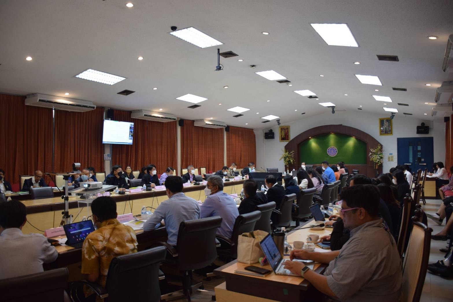 นายเฉลิมชัย สุวรรณรักษ์ อธิบดีกรมประมง เป็นประธานการประชุมเตรียมการสำหรับการประชุมคณะทำงานร่วมระหว่างรัฐบาลไทยและคณะกรรมาธิการยุโรปในการต่อต้านการประมงผิดกฎหมายขาดการรยงาน และไร้การควบคุม (IUU)..คลิก