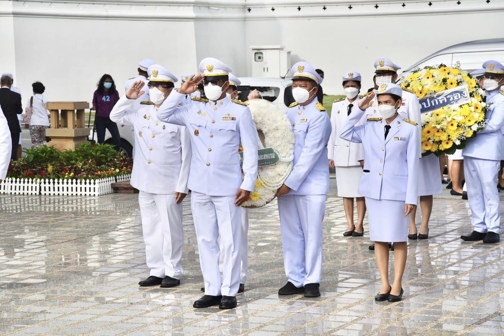 นายเฉลิมชัย สุวรรณรักษ์ อธิบดีกรมประมง มอบหมายให้ นายสุวัฐน์ วงศ์สุวัฒน์ เลขานุการกรม เป็นผู้แทนกระทรวงเกษตรและสหกรณ์ เข้าร่วมพิธีวางพวงมาลาถวายราชสักการะพระบาทสมเด็จพระจอมเกล้าเจ้าอยู่หัว พระสยามเทวมหามกุฏวิทยมหาราช เนื่องในวันคล้ายวันสวรรคตพระบาทสมเด็จพระจอมเกล้าเจ้าอยู่หัว พระสยามเทวมหามกุฏวิทยมหาราช 1 ตุลาคม 2565..คลิก