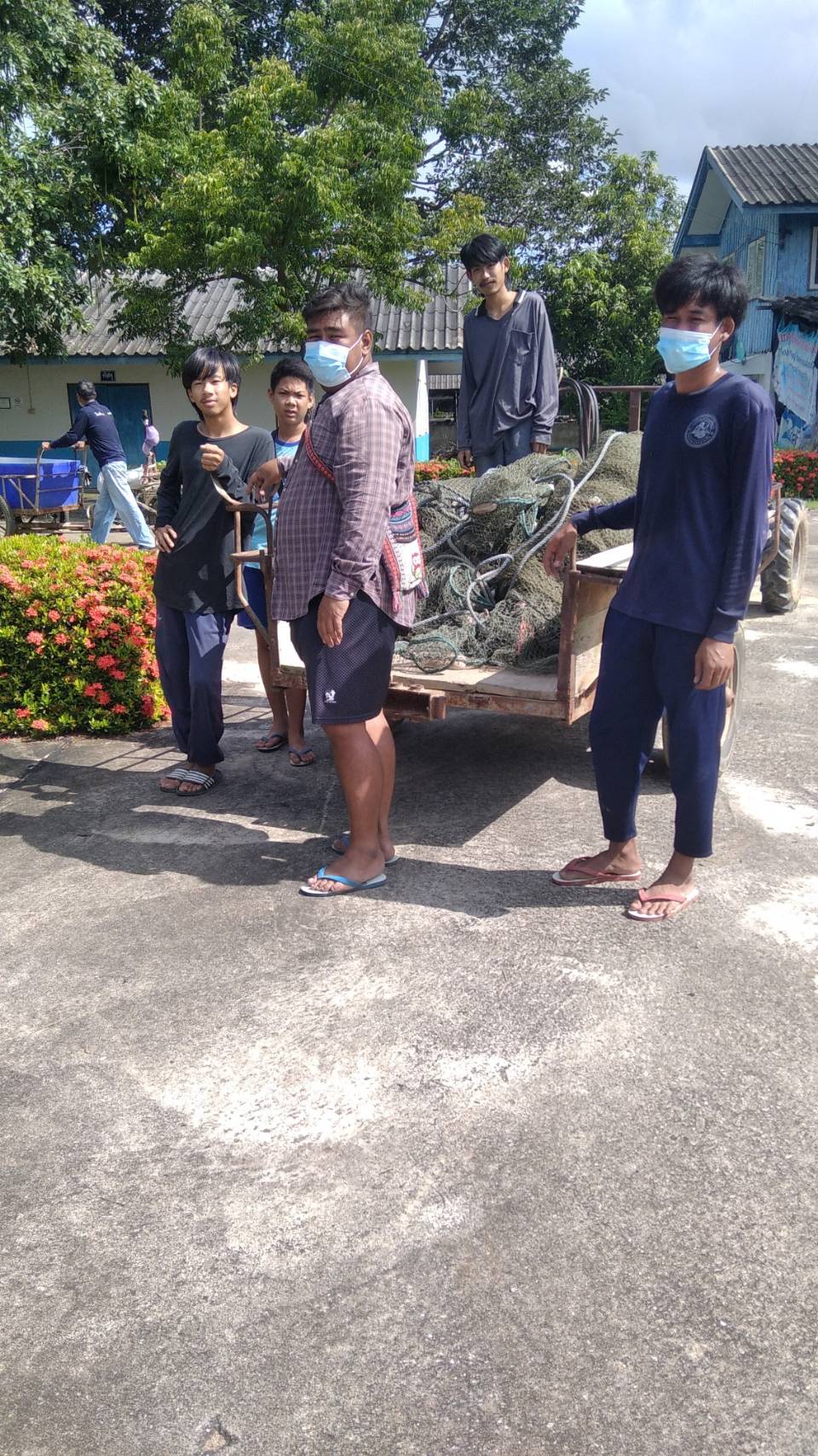 ในวันที่ 5 ตุลาคม 2565 ศูนย์วิจัยและพัฒนาการเพาะเลี้ยงสัตว์น้ำจืดอุทัยธานี  ได้ให้ความอนุเคราะห์อวนตามห่าง ยาว 50 เมตร เพื่อช่วยเหลือเกษตรกรที่เลี้ยงปลา ที่ได้รับความเดือดร้อน จากที่ประสบอุทกภัย จำนวน 1 ราย คือนายมงคล เพชรรัตน์  ม. 5 ตำบลสะแกกรัง อำเภอเมือง จังหวัดอุทัยธานี..คลิก