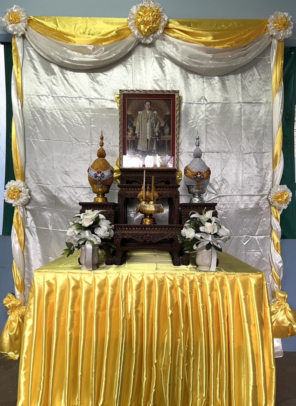 ๑๓ ตุลาคม ๒๕๖๕ วันคล้ายวันสวรรคต พระบาทสมเด็จพระบรมชนกาธิเบศร มหาภูมิพลอดุลยเดชมหาราช บรมนาถบพิตร น้อมรำลึกในพระมหากรุณาธิคุณเป็นล้นพ้นอันหาที่สุดมิได้..คลิก