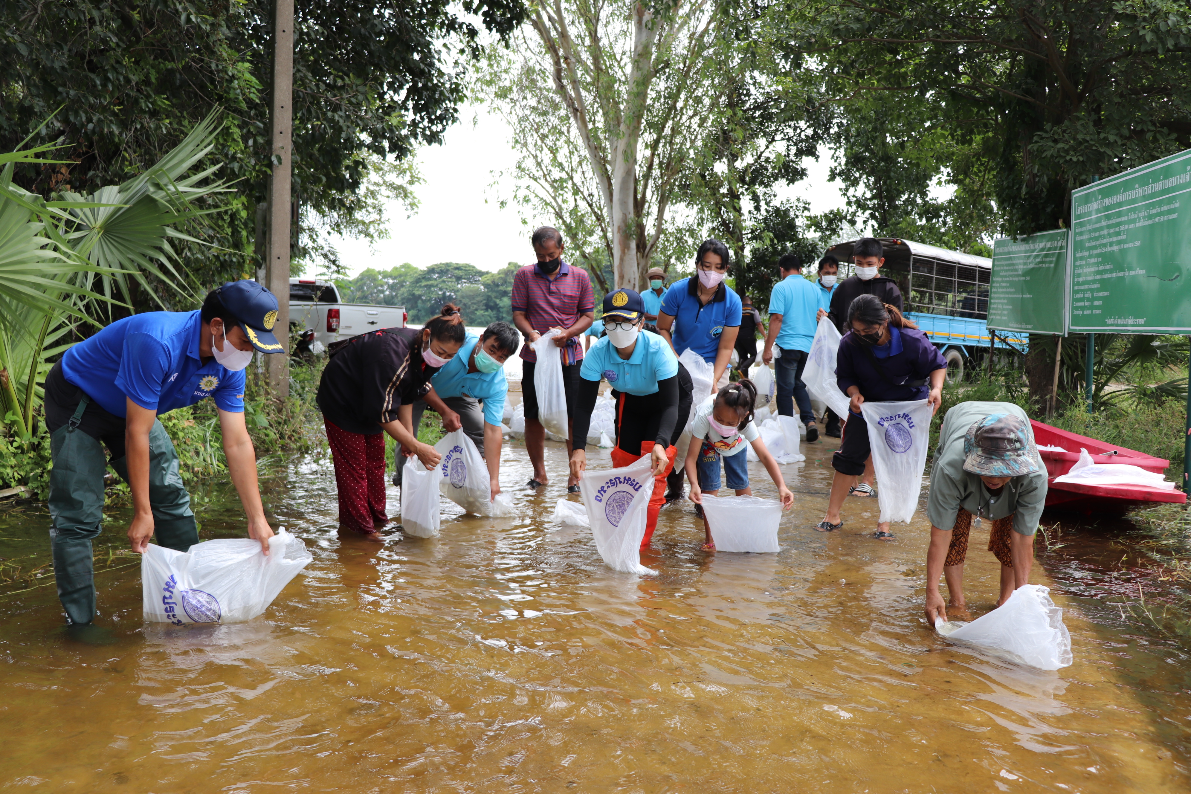 สนับสนุนและปล่อยพันธุ์ปลาในโครงการ พัฒนาศักยภาพเกษตรกร/และผู้ประกอบการภาคการเกษตร กิจกรรม บริหารจัดการชุมชนประมงพื้นบ้านอย่างยั่งยืน ครั้งที่ 7..คลิก