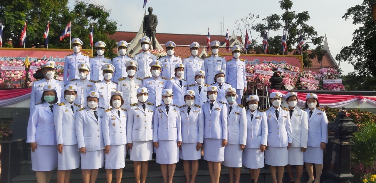 พิธีวางพวงมาลาถวายราชสักการะเนื่องในวันคล้ายวันสวรรคต พระบาทสมเด็จ พระจุลจอมเกล้าเจ้าอยู่หัว ประจำปี 2565 จังหวัดนนทบุรี..คลิก