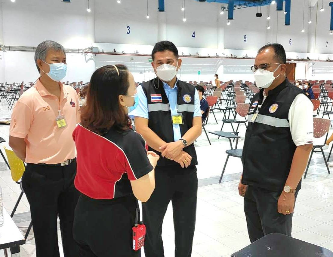 นายมานพ หนูสอน รองอธิบดีกรมประมง ประธานคณะกรรมการดำเนินการสอบแข่งขัน เพื่อบรรจุและแต่งตั้งบุคคลเข้ารับราชการในตำแหน่งนักวิชาการผลิตภัณฑ์อาหารปฏิบัติการและนักวิชาการประมงปฏิบัติการ