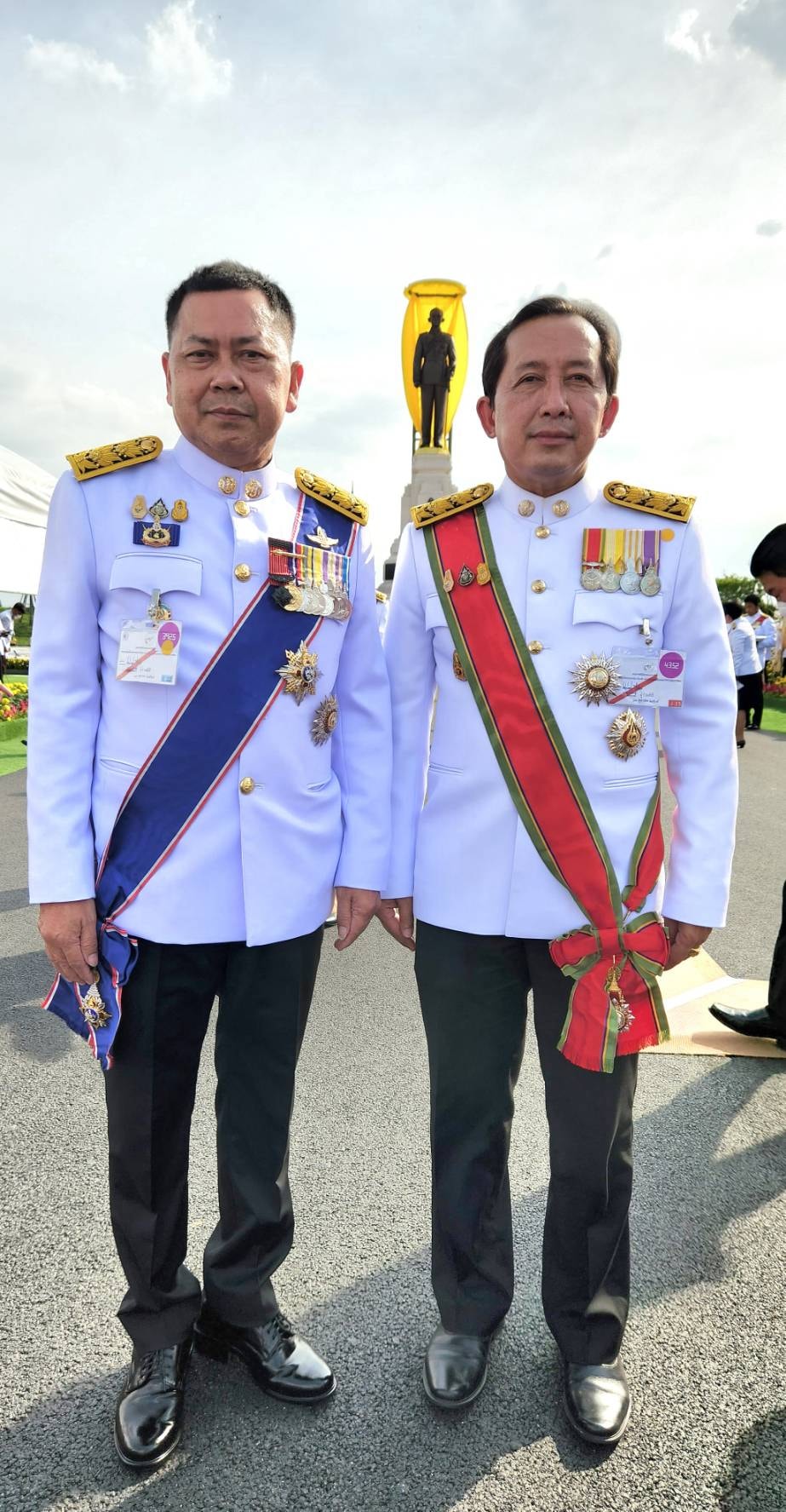 นายเฉลิมชัย สุวรรณรักษ์ อธิบดีกรมประมง ร่วมเฝ้าฯ รับเสด็จพระบาทสมเด็จพระเจ้าอยู่หัว และสมเด็จพระนางเจ้าฯ พระบรมราชินี เนื่องในวโรกาสเสด็จพระราชดำเนินทรงเปิด พระบรมราชานุสาวรีย์ รัชกาลที่ 9