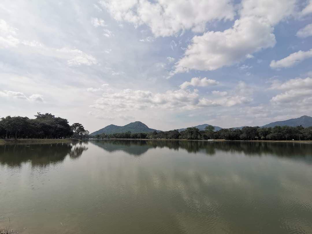 ลงพื้นที่พร้อมนายทหารประสานงาน ณ บริเวณสระเก็บน้ำภายในโรงเรียนนายร้อยพระจุลจอมเกล้า เพื่อเตรียมการสถานที่ทรงปล่อยพันธุ์?ปลา?ไทย? ในงานเดิน - วิ่ง..คลิก