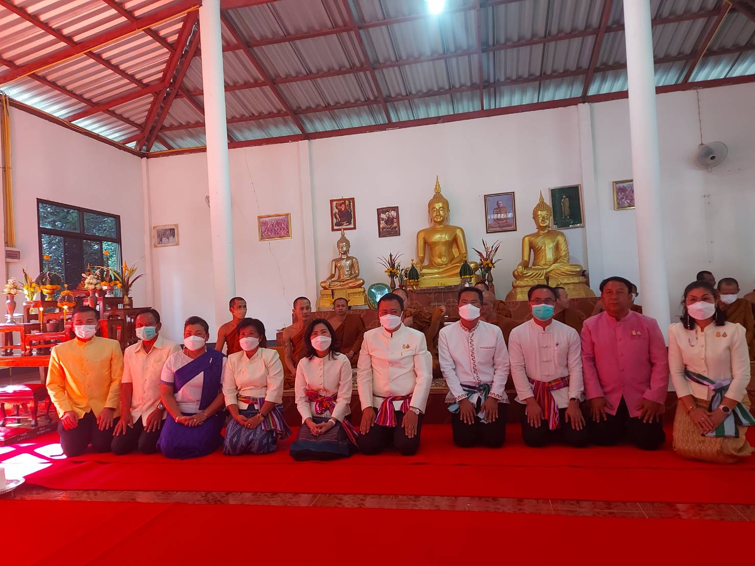 ประมงอำภออำเภอม่วงสามสิบ ร่วมพิธีทอดกฐิน แด่พระภิกษุจำพรรษาครบถ้วนไตรมาสในเขตพื้นที่ จังหวัดอุบลราชธานี..คลิก