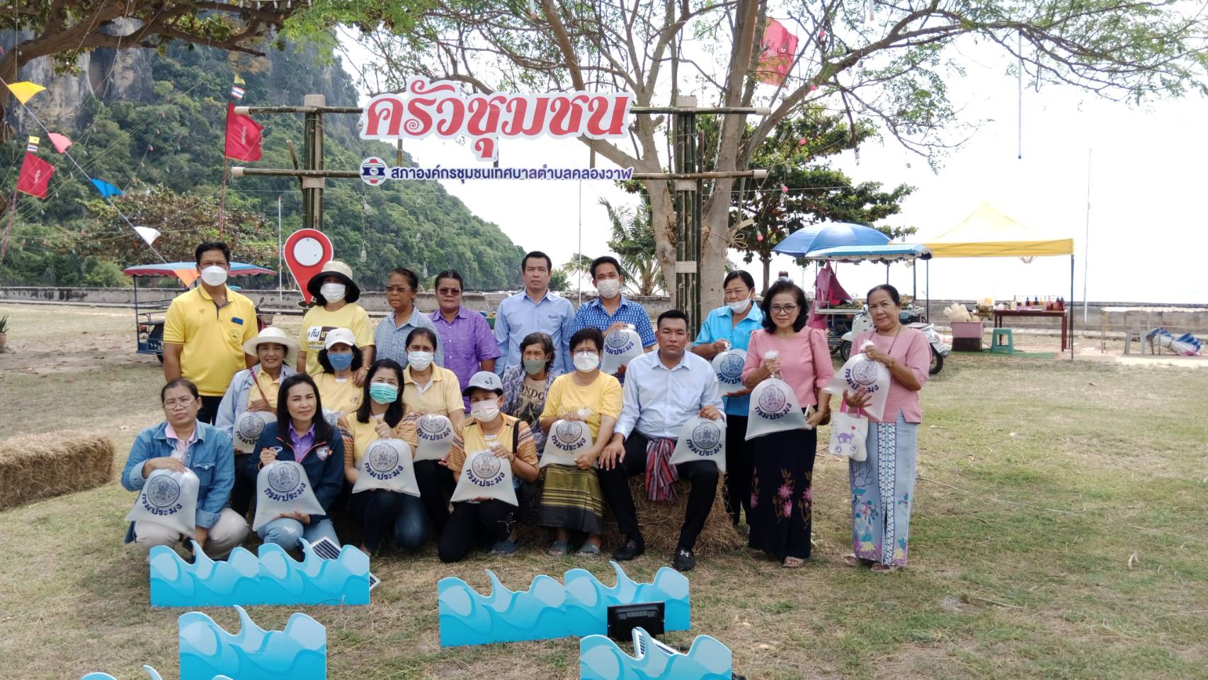 สนับสนุนลูกพันธุ์ปลานวลจันทร์ทะเล จำนวน 3,000 ตัว เพื่อปล่อยในกิจกรรมพลิกฟื้นทะเลไทย ห่วงใยทรัพยากรซึ่งจัดโดย สภาองค์กรชุมชน เทศบาลตำบลคลองวาฬ และสำนักงานเทศบาลตำบลคลองวาฬ..คลิก