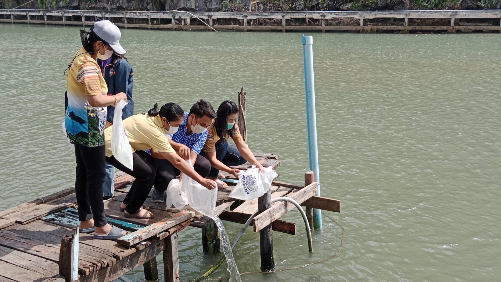 สนับสนุนลูกพันธุ์ปลานวลจันทร์ทะเล จำนวน 3,000 ตัว เพื่อปล่อยในกิจกรรมพลิกฟื้นทะเลไทย ห่วงใยทรัพยากรซึ่งจัดโดย สภาองค์กรชุมชน เทศบาลตำบลคลองวาฬ และสำนักงานเทศบาลตำบลคลองวาฬ