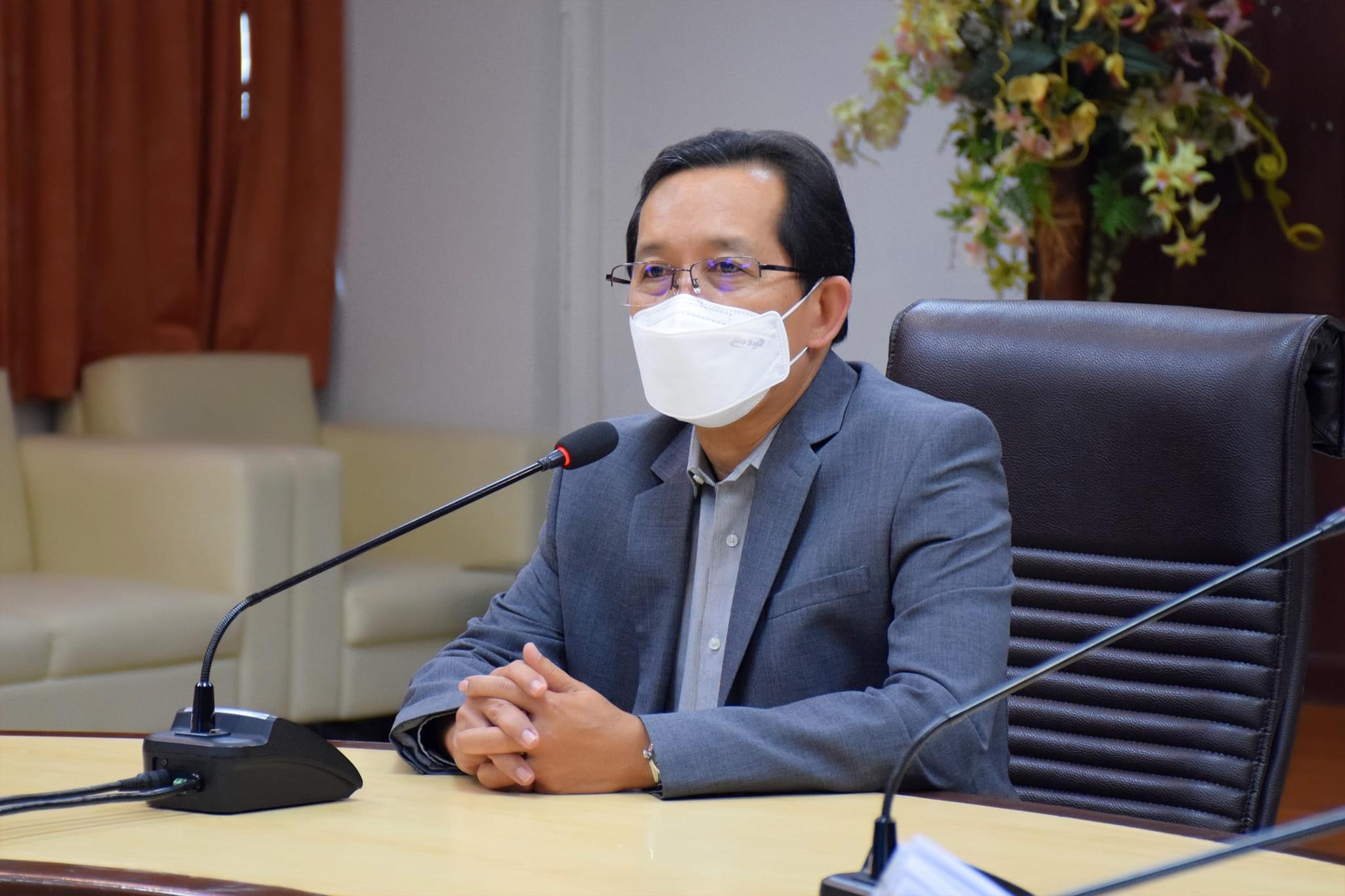 นายเฉลิมชัย สุวรรณรักษ์ อธิบดีกรมประมง ให้โอวาทแก่ผู้ที่มารายงานตัวเพื่อบรรจุเข้ารับข้าราชการในสังกัดกรมประมง  ในตำแหน่งเจ้าพนักงานธุรการปฏิบัติงาน  เจ้าพนักงานการเงินและบัญชีปฏิบัติงาน เจ้าพนักงานประมงปฏิบัติงาน และนิติกรปฏิบัติการ..คลิก