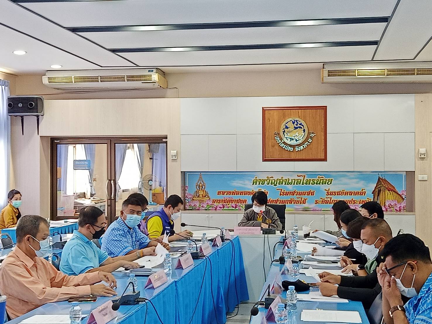 (อ.ไทรน้อย) การประชุมคณะกรรมการให้ความช่วยเหลือผู้ประสบภัยพิบัติอำเภอ (ก.ช.ภ.อ.)..คลิก