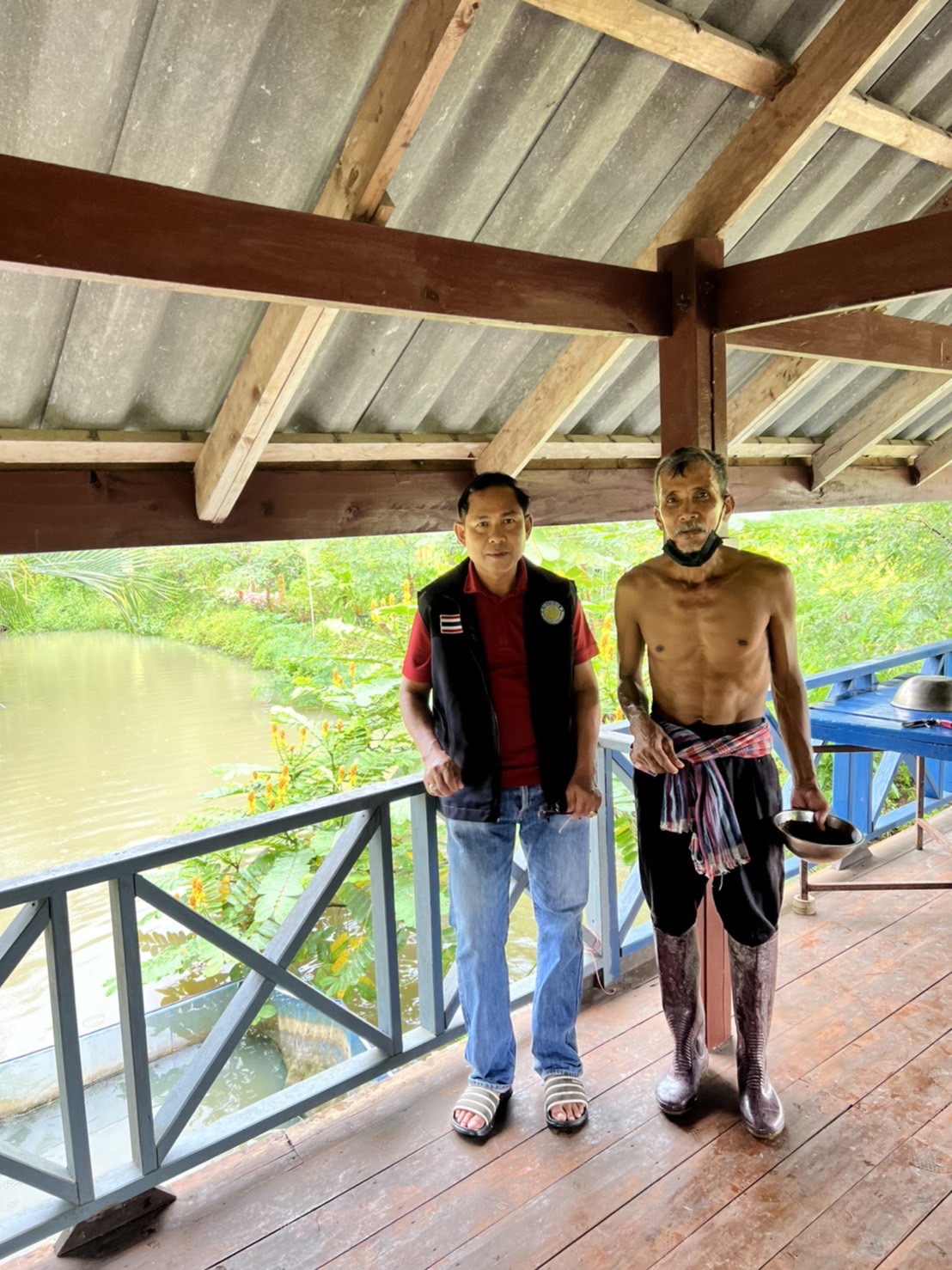 ประมงจังหวัดพัทลุง ลงพื้นที่พบปะเกษตรกร ต.ควนมะพร้าว ตรวจเยี่ยมการดำเนินกิจกรรมด้านประมง  ตรวจสอบทะเบียนเกษตรกรผู้เพาะเลี้ยงสัตว์น้ำ ส่งมอบบัตรเกษตรกรและตรวจสอบสภาพฟาร์มเลี้ยงสัตว์น้ำ และให้คำแนะนำการเลี้ยงปลา